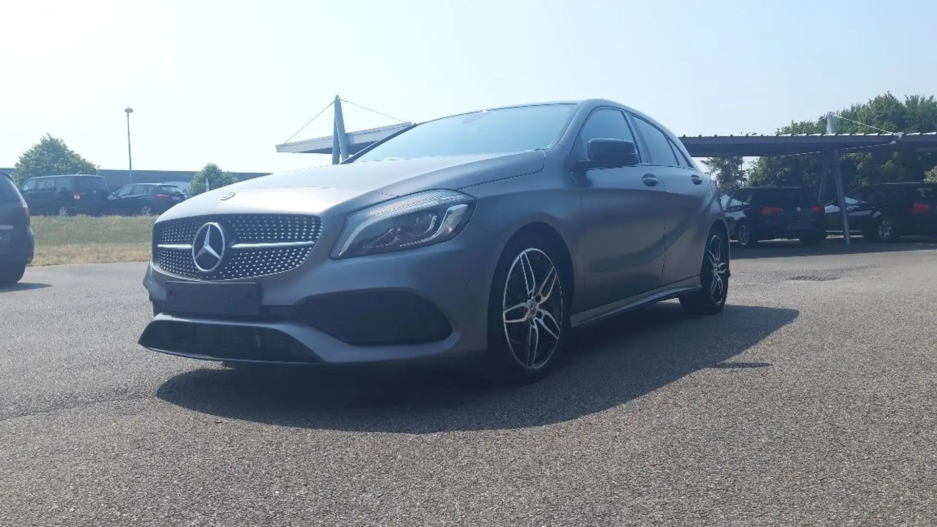 Mercedes-Benz A 200 200 D FASCINATION DESIGNO MAT 7G-DCT Gris - 2