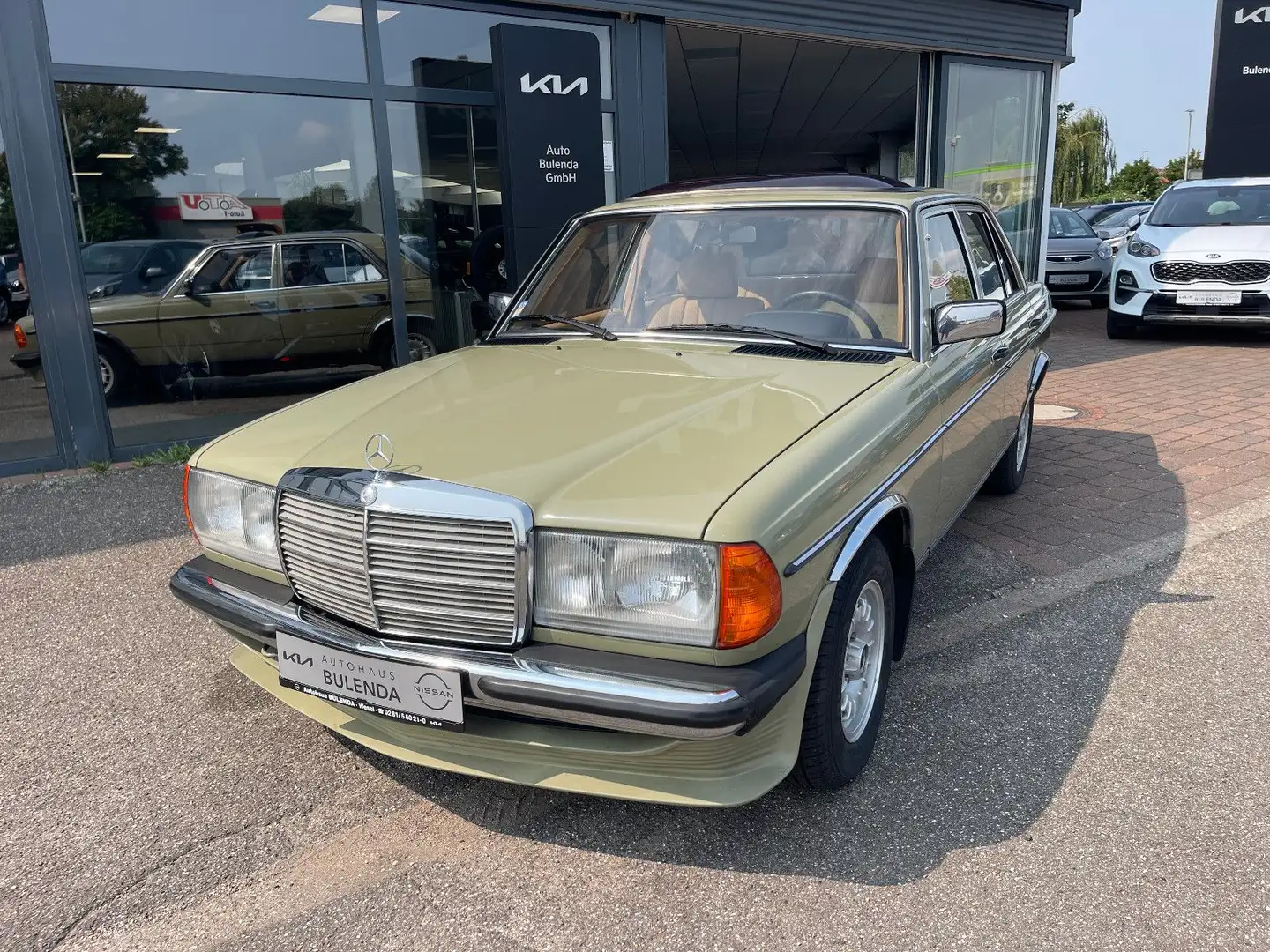 Mercedes-Benz 200 Zöld - 2