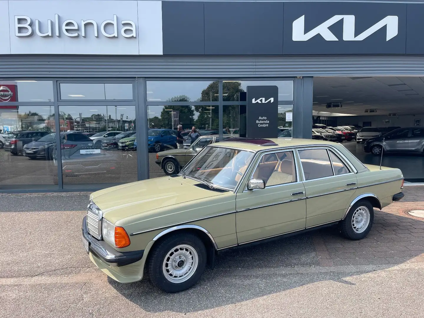 Mercedes-Benz 200 Green - 1