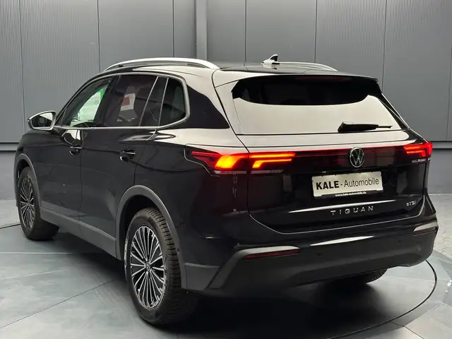 Volkswagen Tiguan view 3
