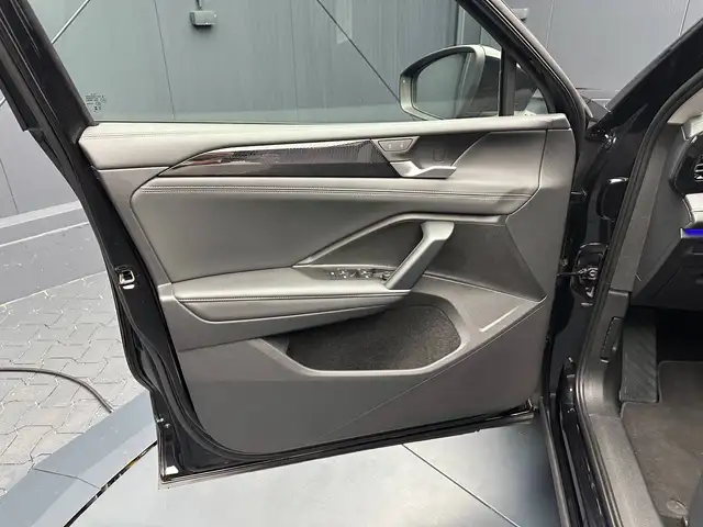 Volkswagen Tiguan view 13