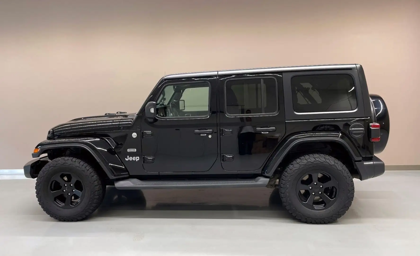 Jeep Wrangler Unlimited Sahara - 2