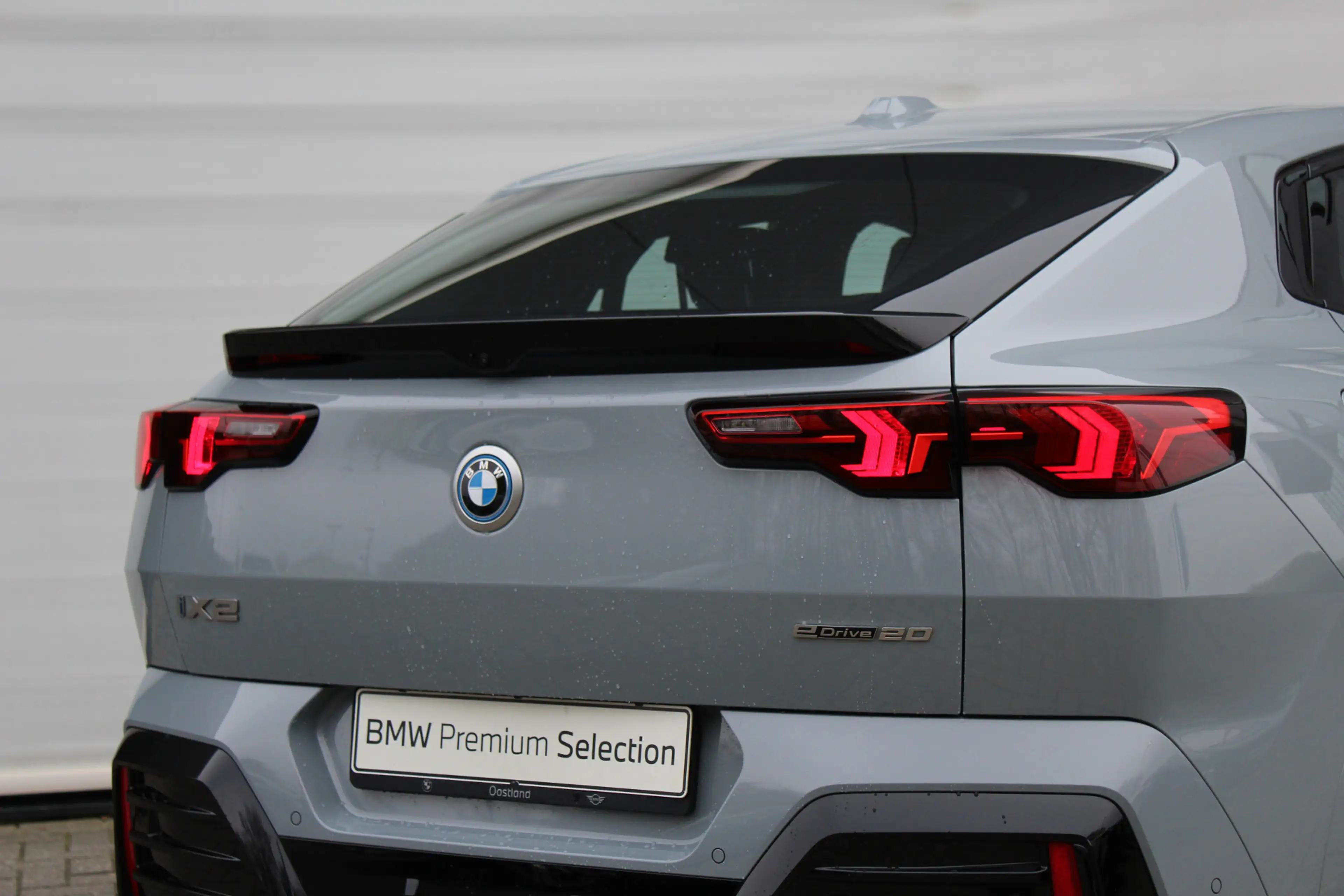 BMW iX2 eDrive20 M Sport / Sportstoelen / Achteruitrijcame — photo 11