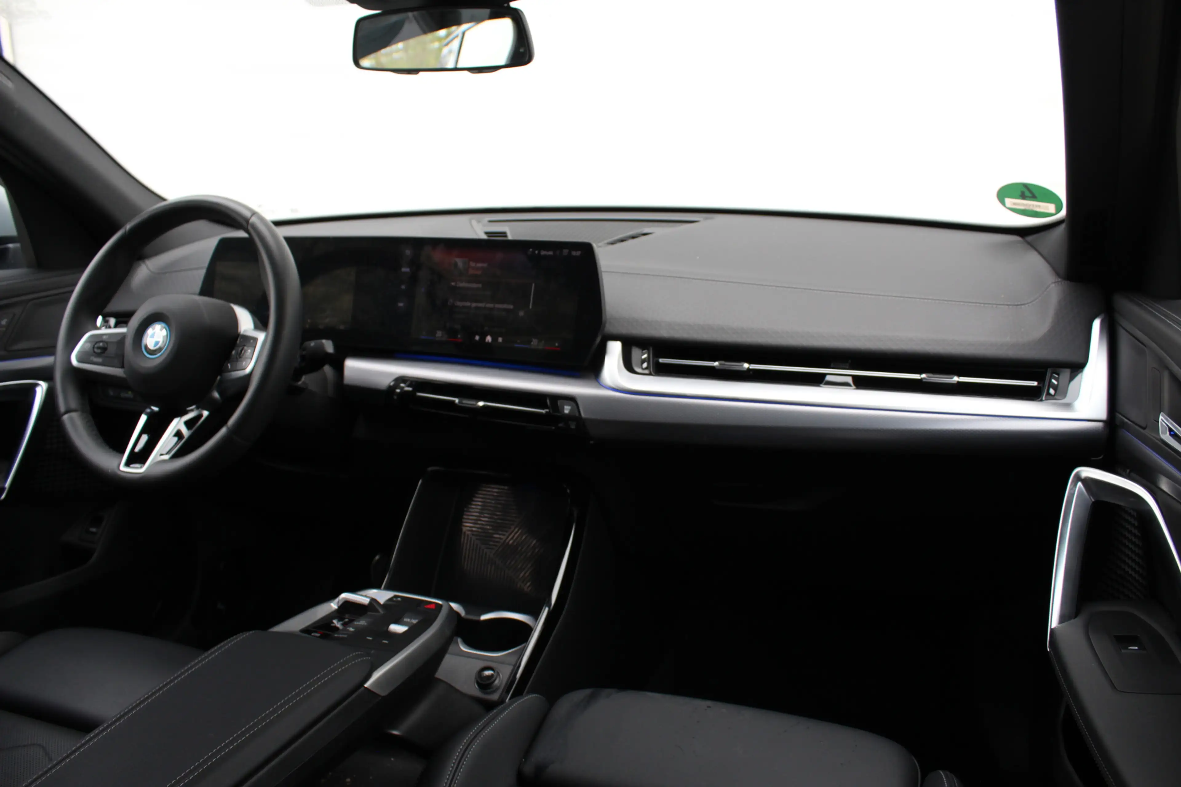 BMW iX2 eDrive20 M Sport / Sportstoelen / Achteruitrijcame — photo 14