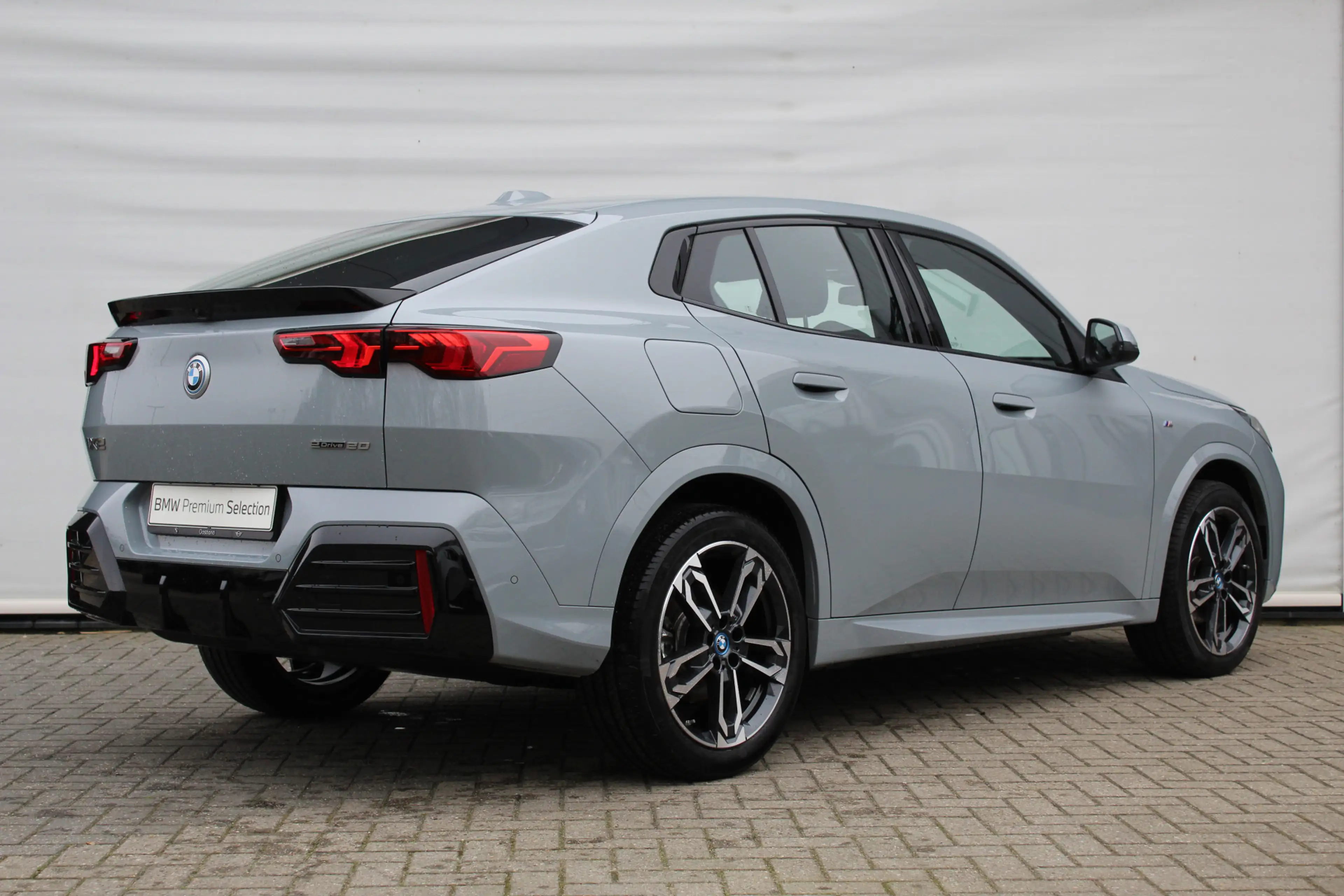 BMW iX2 eDrive20 M Sport / Sportstoelen / Achteruitrijcame — photo 2