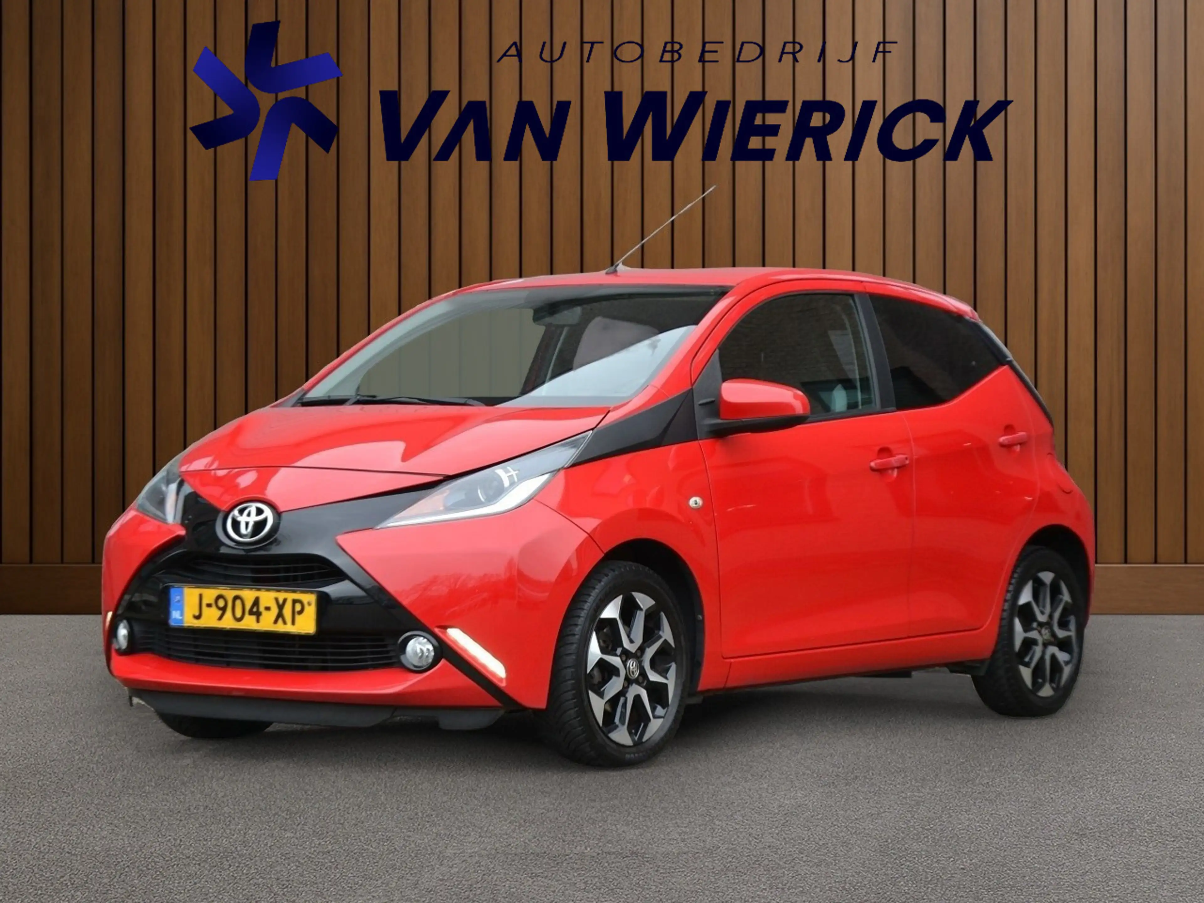 Toyota Aygo 1.0 VVT-i x 5-Deurs 6 Maanden Garantie! | Camera |