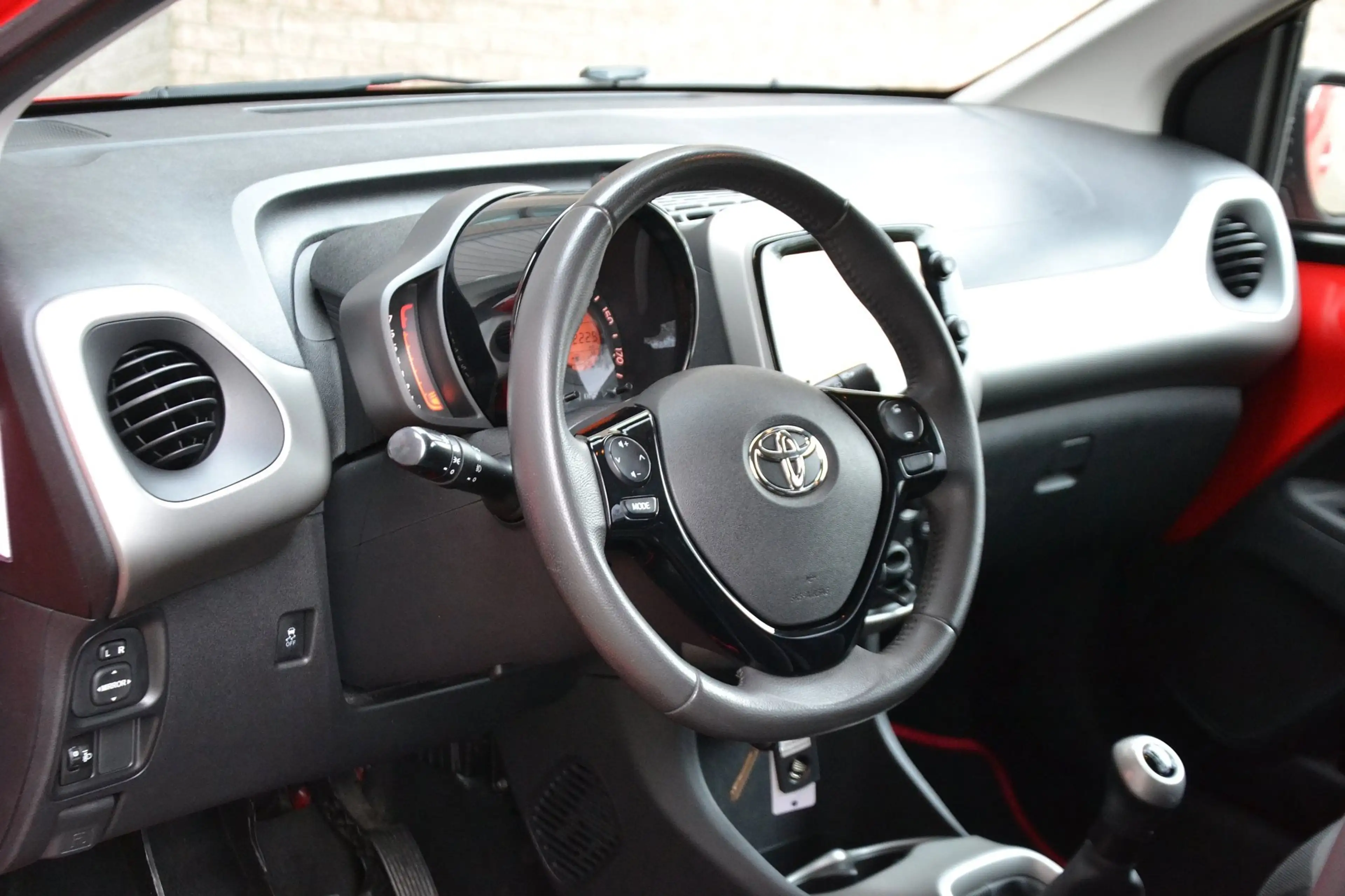 Toyota Aygo 1.0 VVT-i x 5-Deurs 6 Maanden Garantie! | Camera | — photo 5