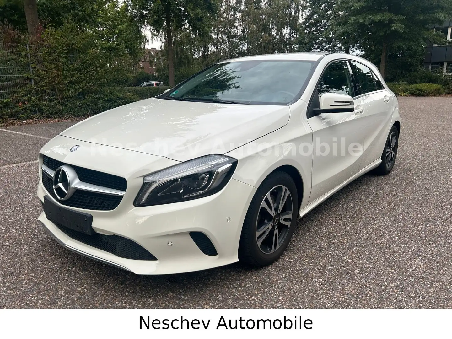 Mercedes-Benz A 200 BlueEff. Urban Leder/Navi/LED/Kam/PTS/1Hd Blanc - 2