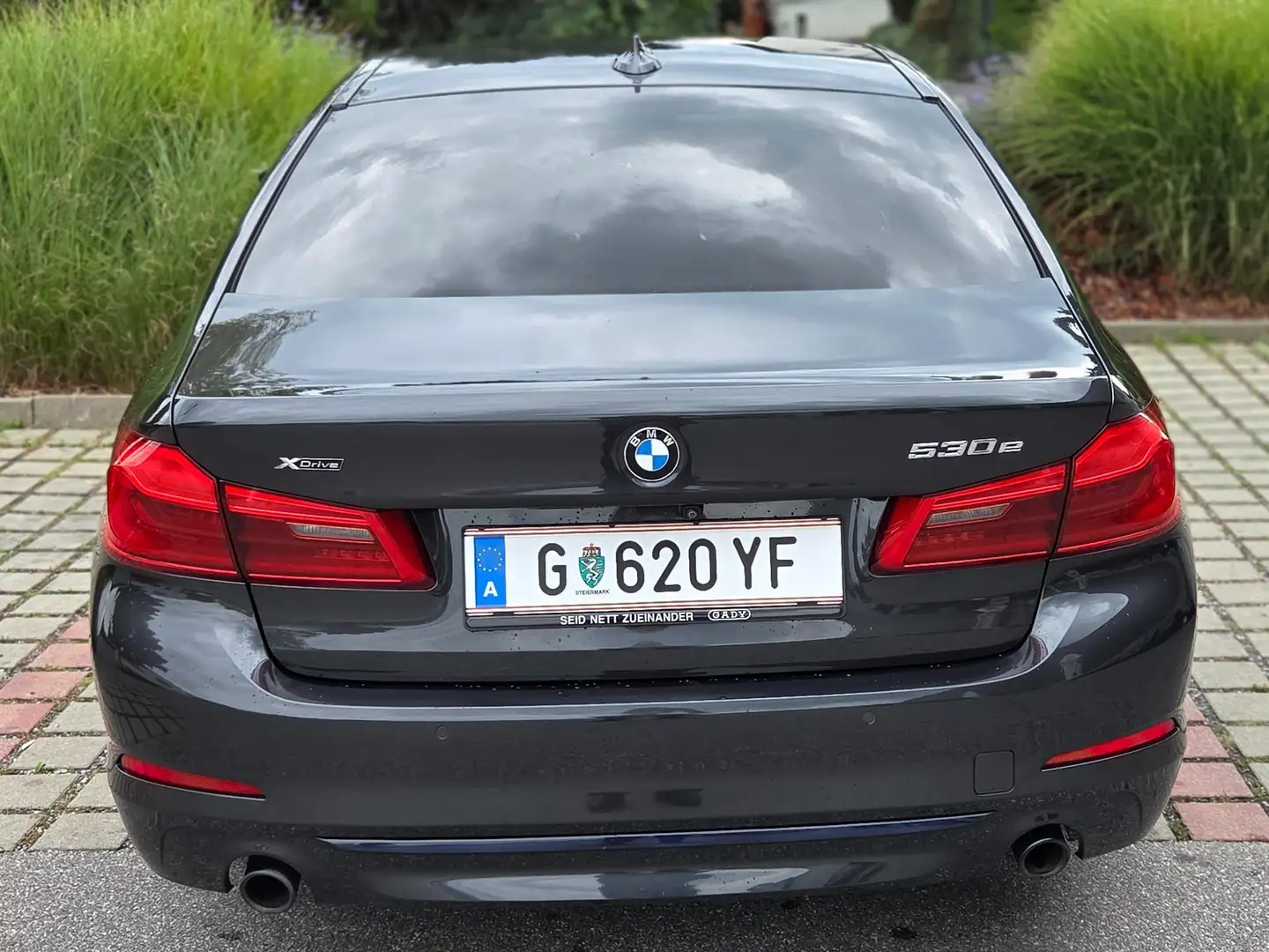 BMW Active Hybrid 5 Lim xDrive, Sport Line Grau - 2