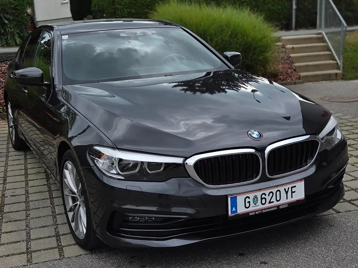 BMW Active Hybrid 5 Lim xDrive, Sport Line Grau - 1