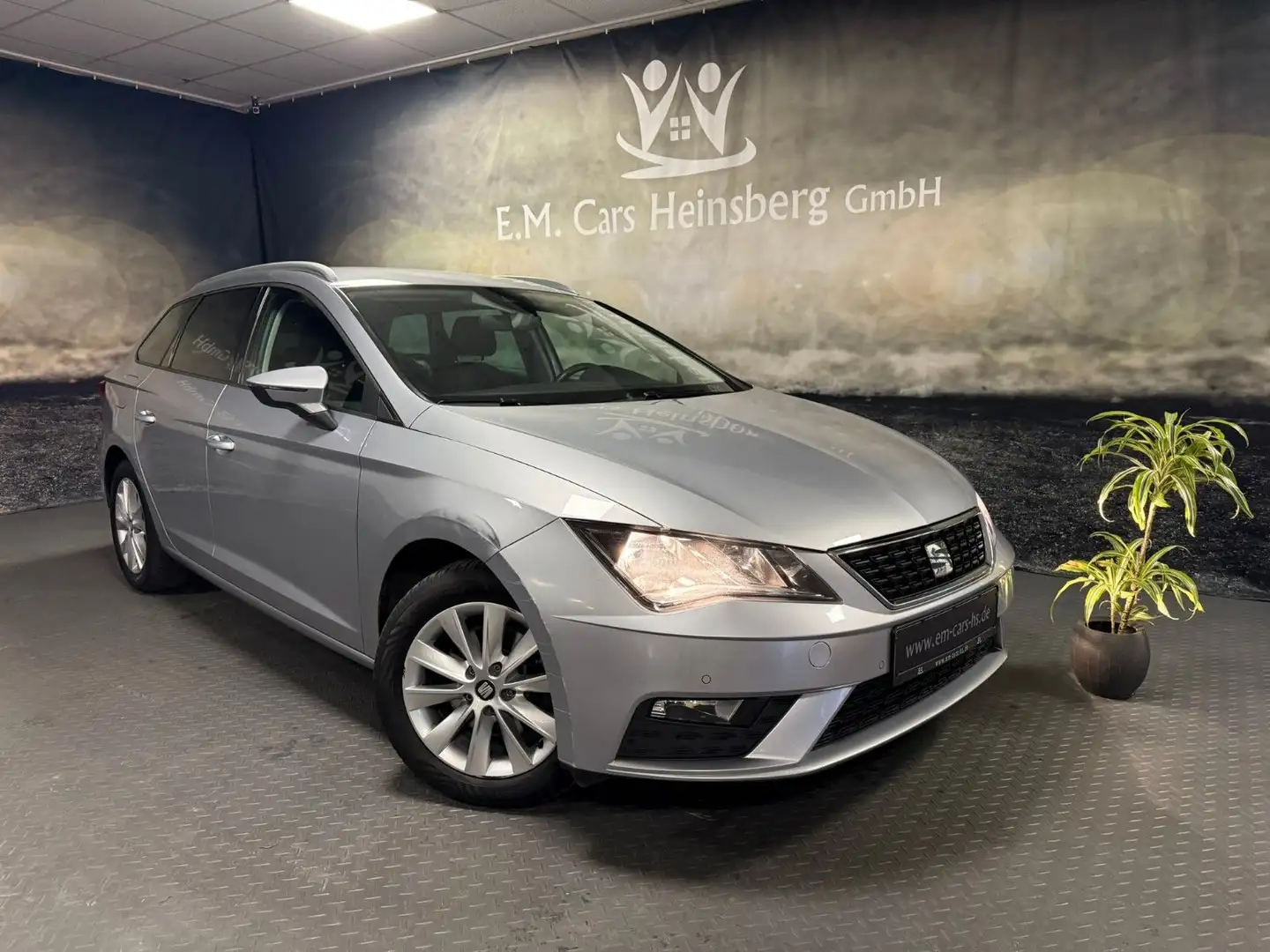 SEAT Leon ST Style 1.6 TDI  NAVI KLIMA PDC AHK Silber - 1