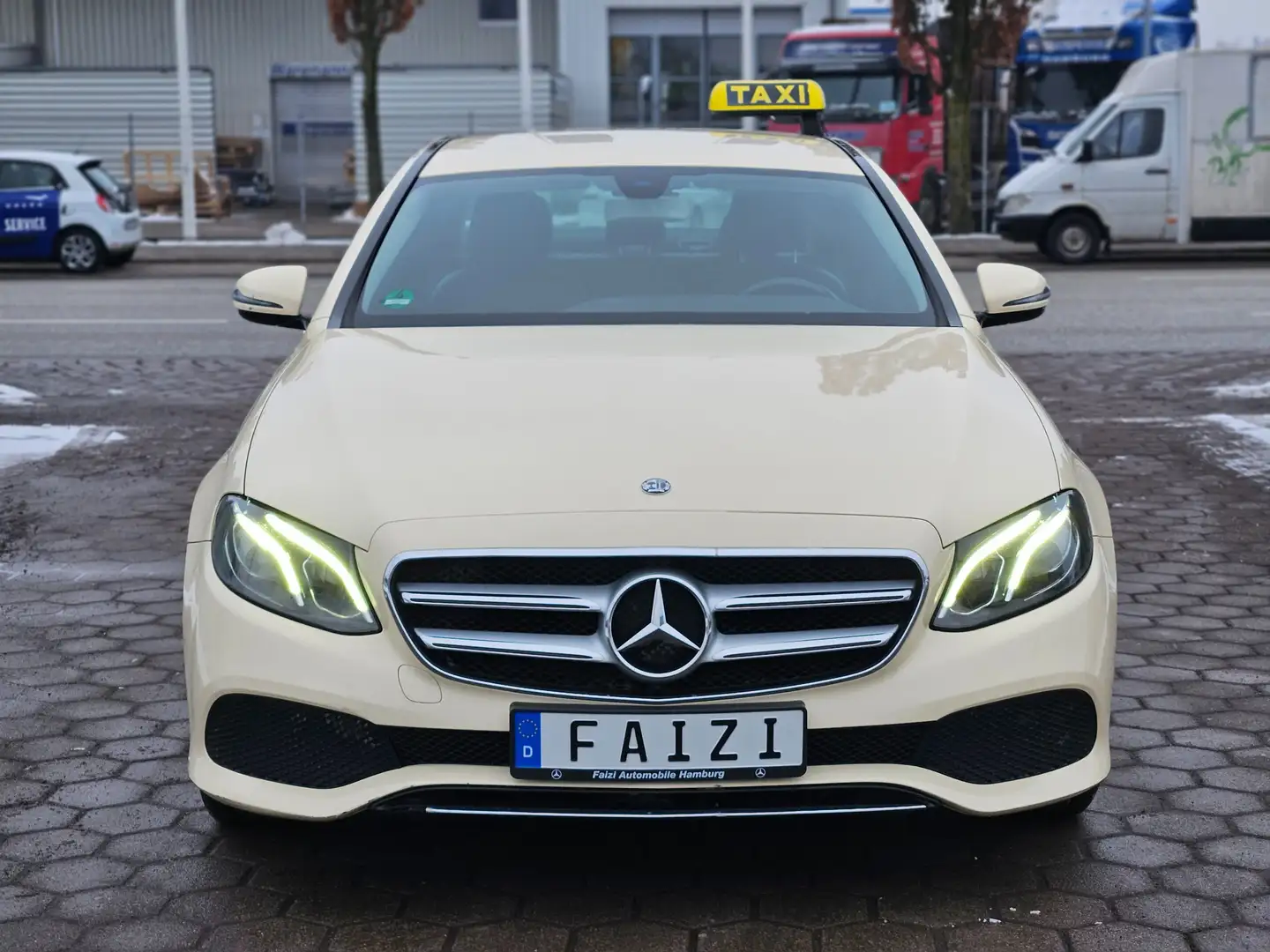 Mercedes-Benz E 200 E 200 d 9G-TRONIC Avantgarde Navi Kamera Taxipaket Beige - 2
