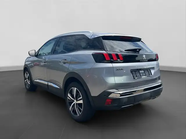 Peugeot 3008 view 3