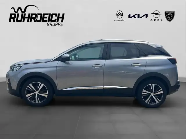 Peugeot 3008 view 2
