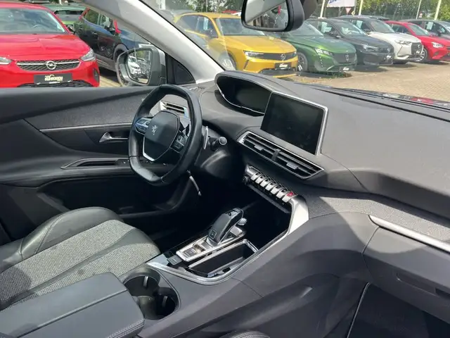Peugeot 3008 view 9