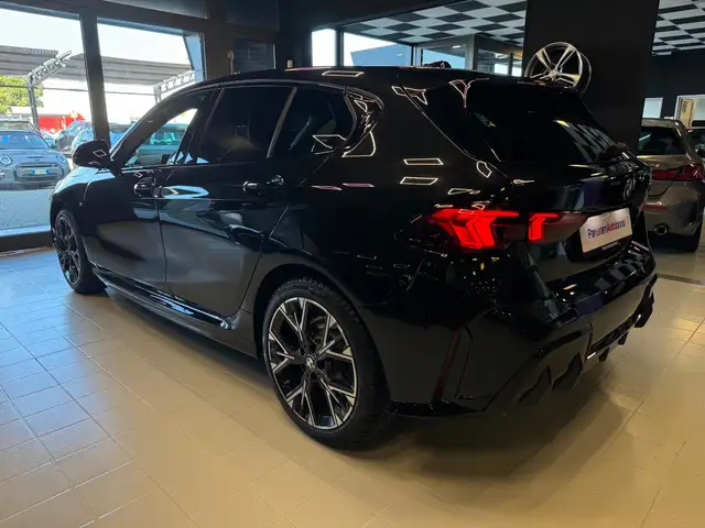 BMW 1 Series view 4