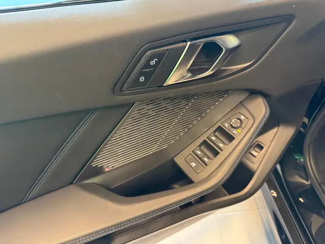 BMW 1 Series view 14