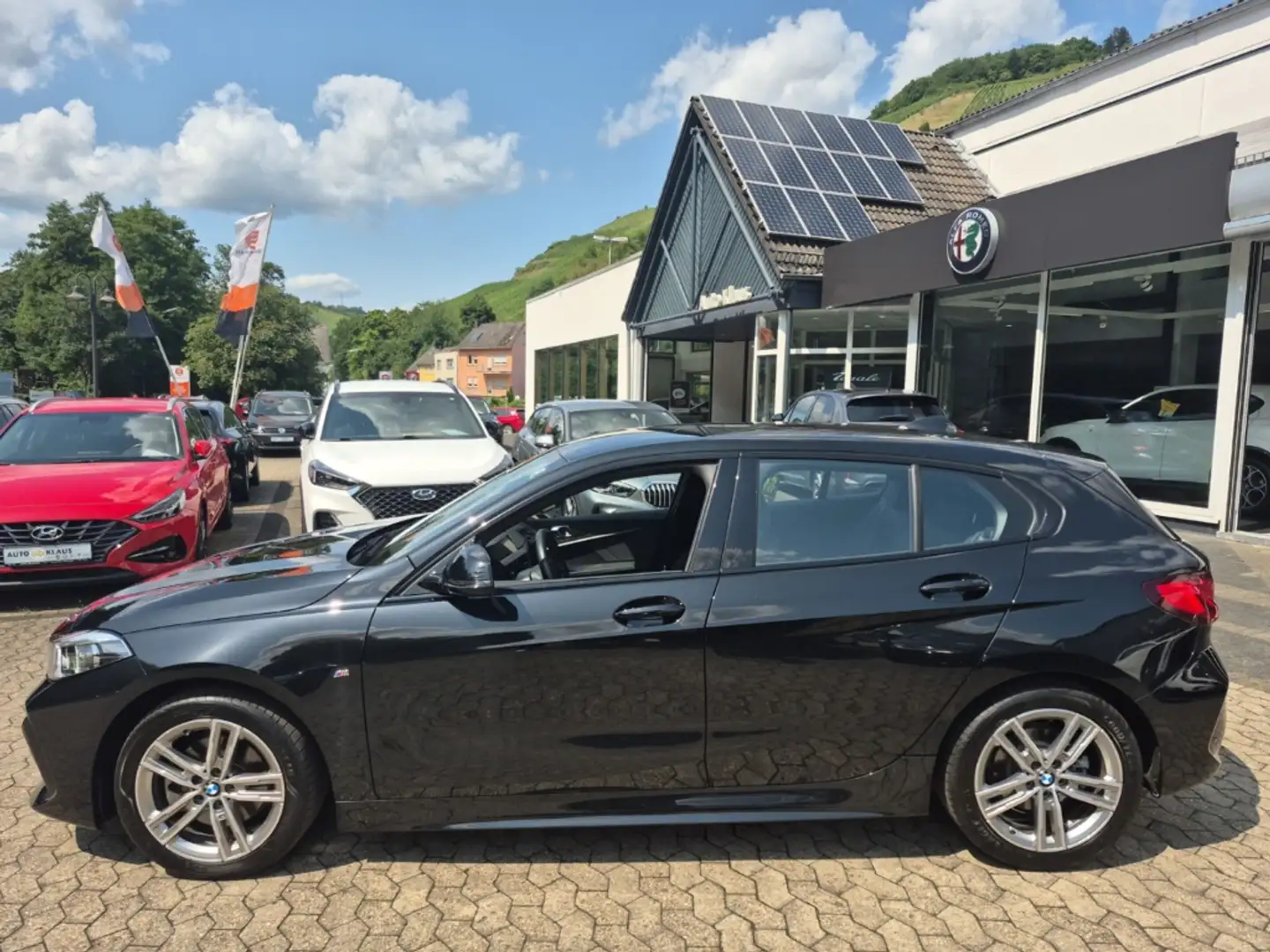 BMW 118 i M Sport Voll-LED CarPlay Navi PDC SHZ Schwarz - 2
