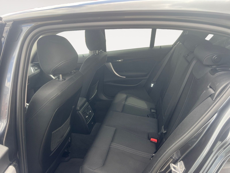 BMW 118 i Sport Line*Automatik*LMF*PDC*SHZ*MFL*NAV* — photo 11