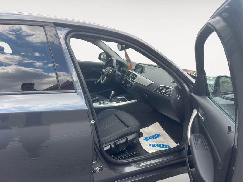 BMW 118 i Sport Line*Automatik*LMF*PDC*SHZ*MFL*NAV* — photo 10