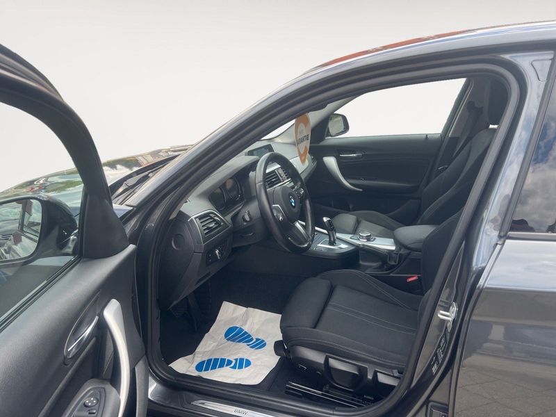 BMW 118 i Sport Line*Automatik*LMF*PDC*SHZ*MFL*NAV* — photo 9
