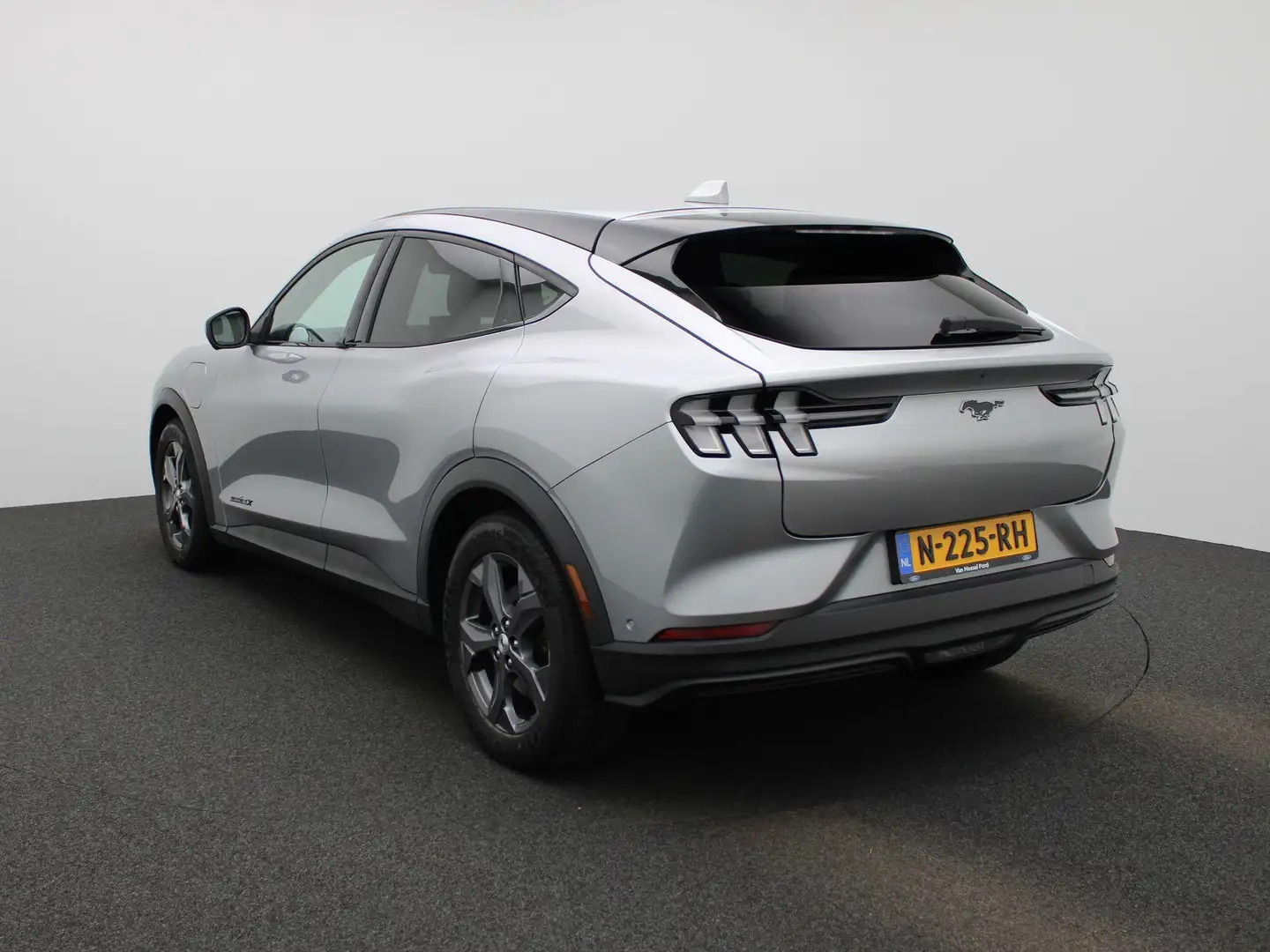 Ford Mustang Mach-E Extended RWD 98 kWh | Automaat | Navigatie | 360 C Gris - 2
