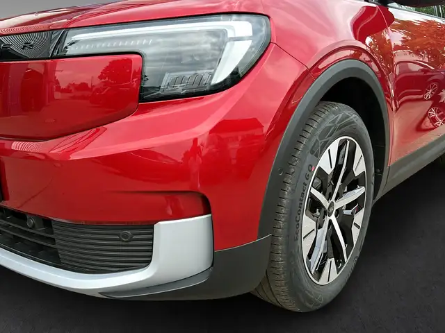 Ford Explorer view 3
