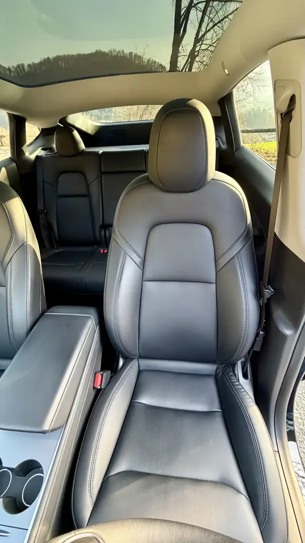 Tesla Model Y AWD 79kWh Performance Schwarz - 2