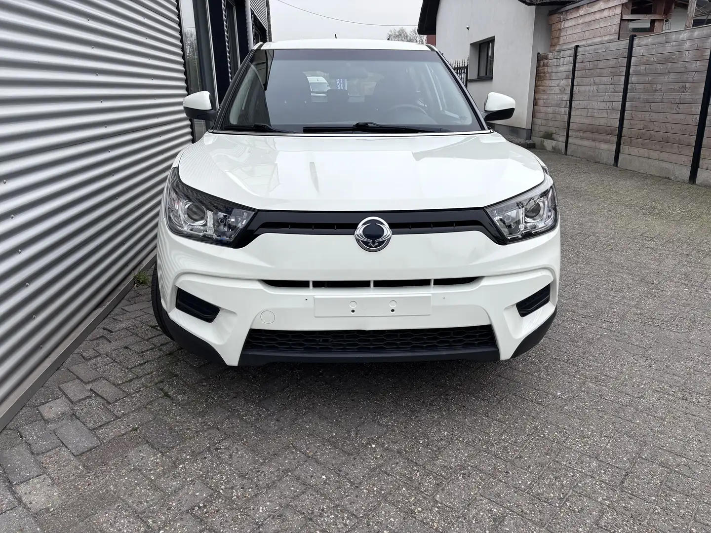 SsangYong Tivoli 1.6i e-XGi 2WD Crystal - Trekhaak Weiß - 2