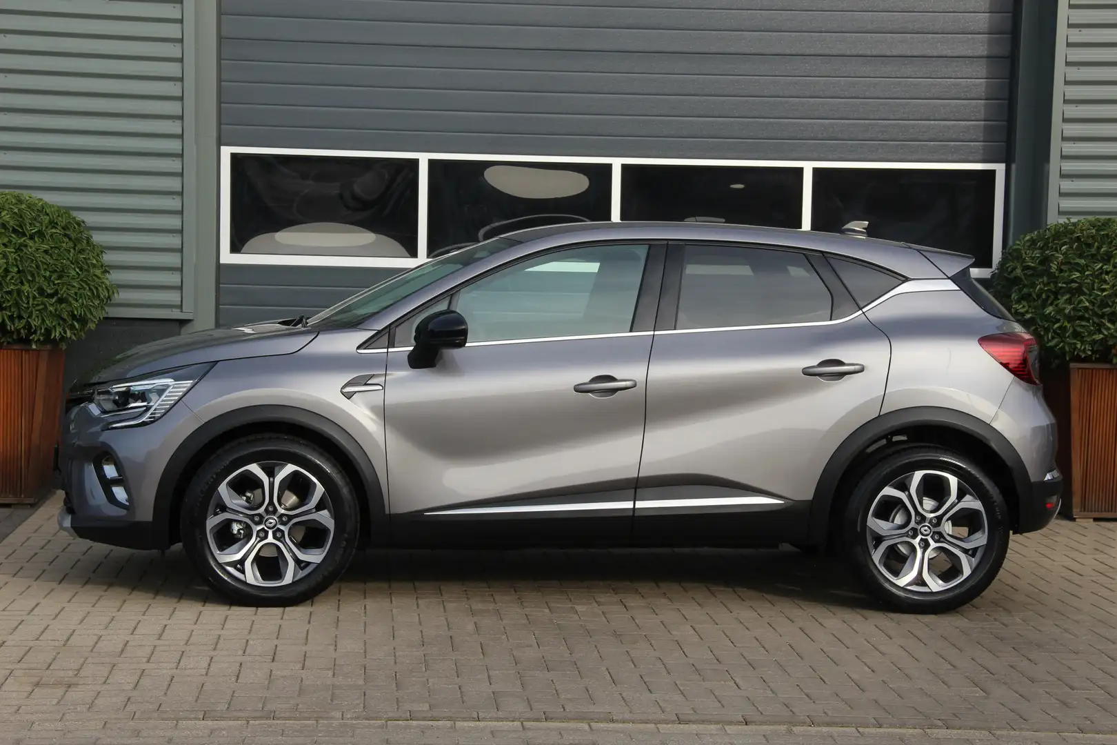 Renault Captur 1.3 TCe 140Pk R.S. Line Automaat | Mild Hybrid | A Grijs - 2