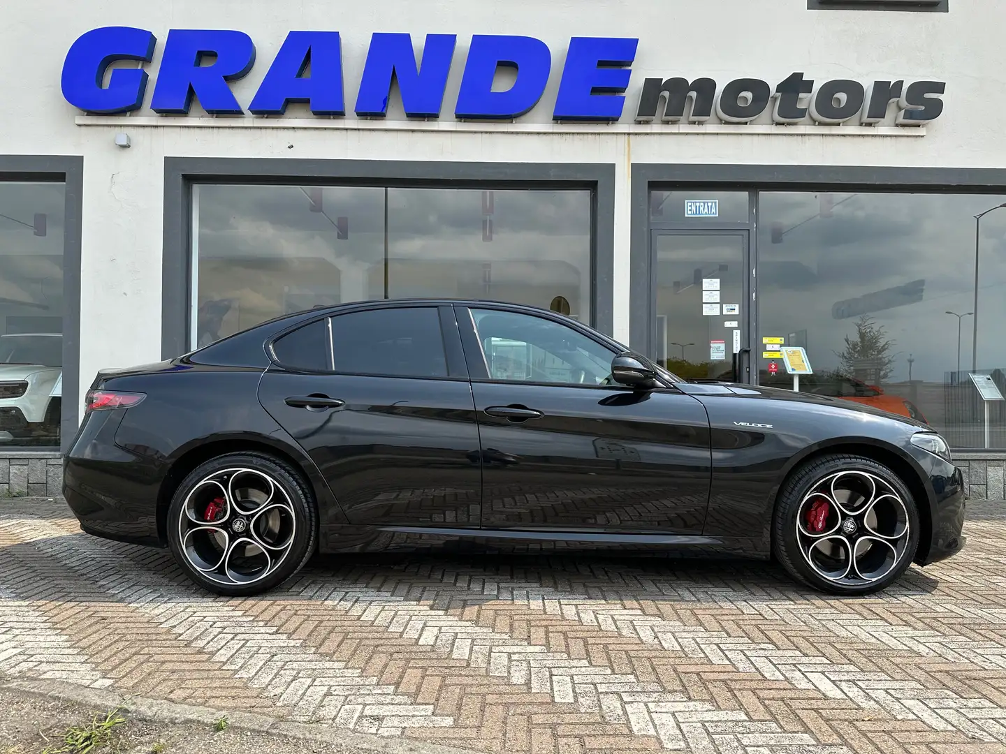Alfa Romeo Giulia Giulia 2023 2.0 t Veloce Q4 280cv auto Zwart - 2