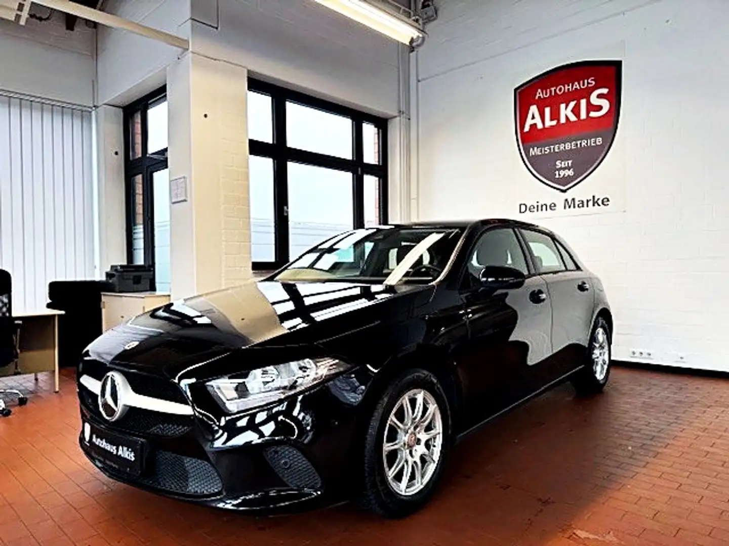 Mercedes-Benz A 180 7G-DCT Noir - 1