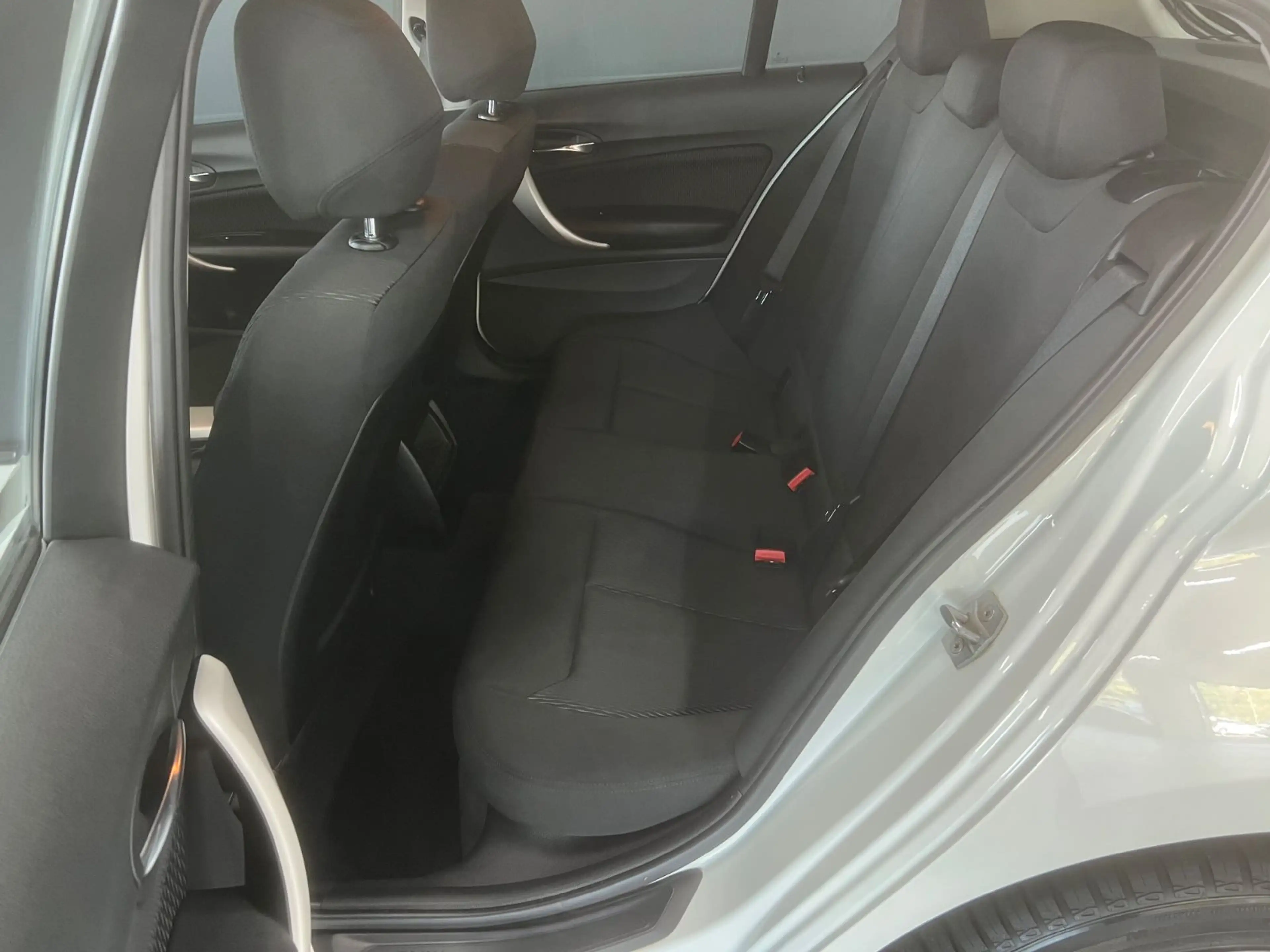 BMW 118 i Automatik SHZ PDC LED *1.Hand - Unfallfrei* — photo 11