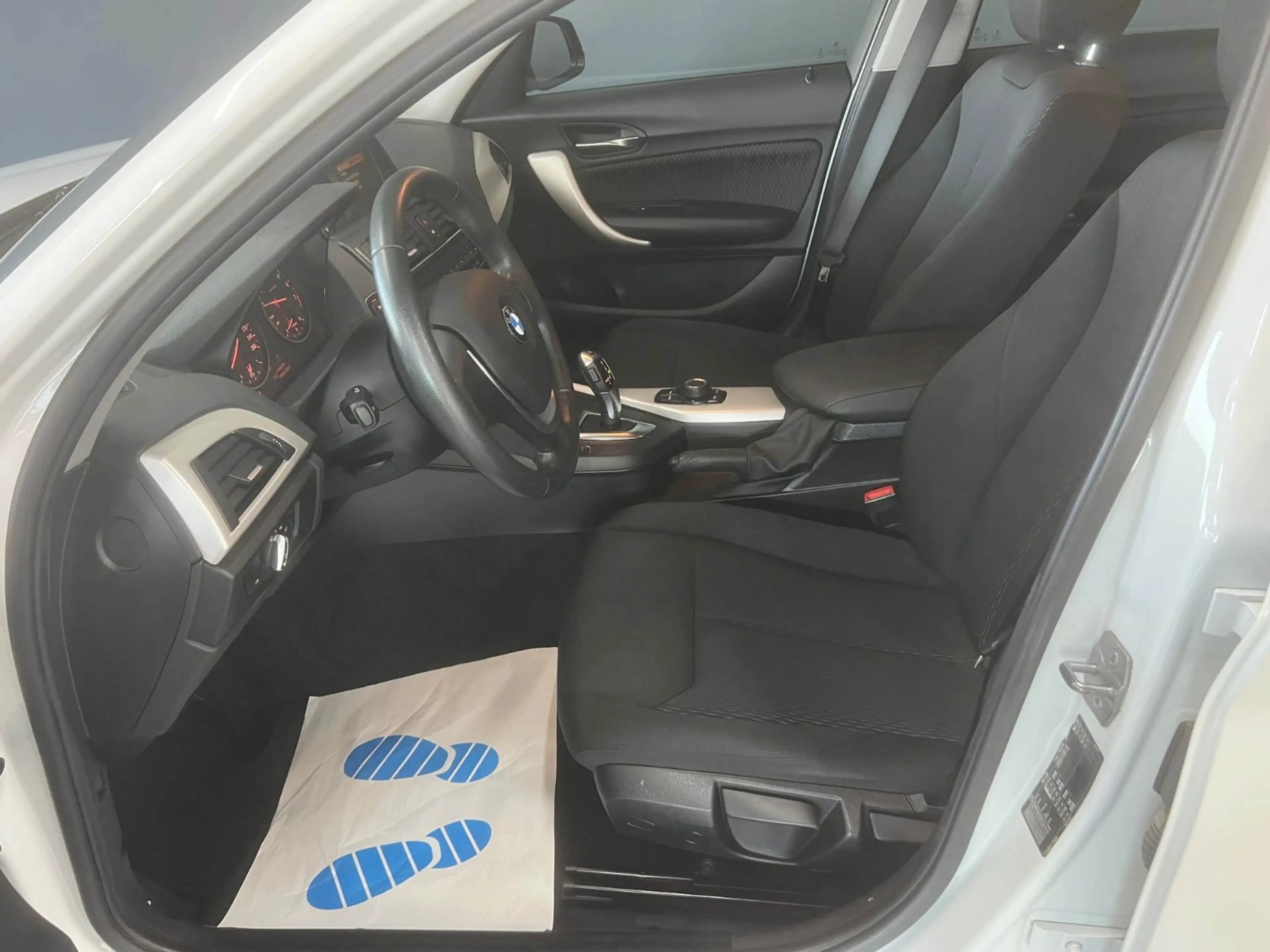 BMW 118 i Automatik SHZ PDC LED *1.Hand - Unfallfrei* — photo 8