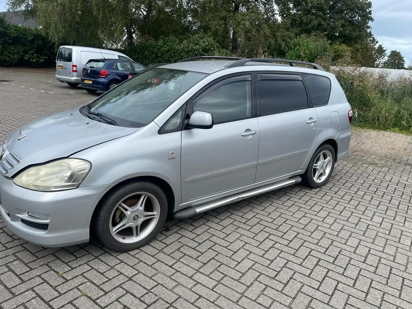 Toyota Avensis Verso 2.0i Linea Sol 7p. Automaat Airco Gris - 2