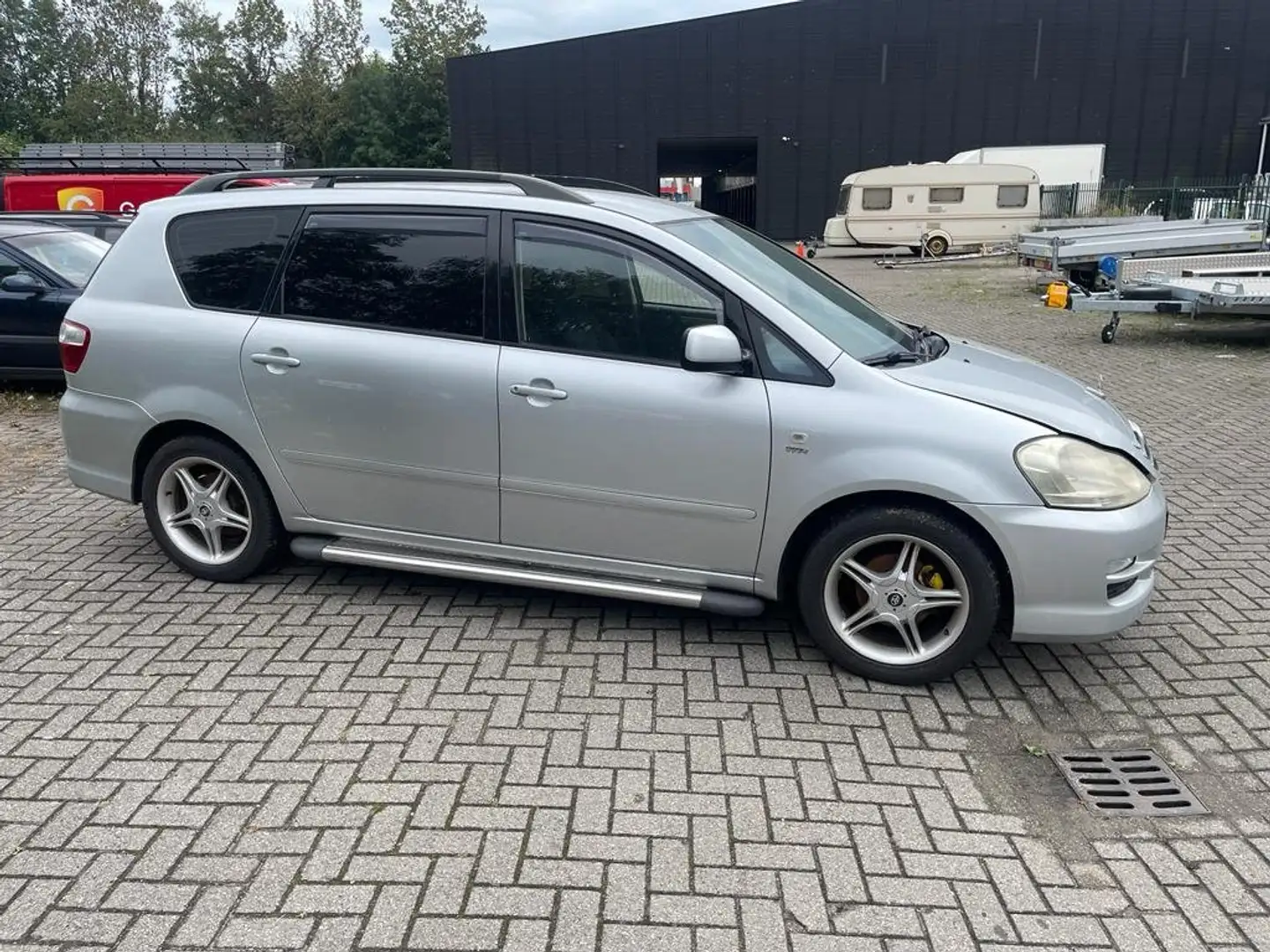 Toyota Avensis Verso 2.0i Linea Sol 7p. Automaat Airco Gris - 1