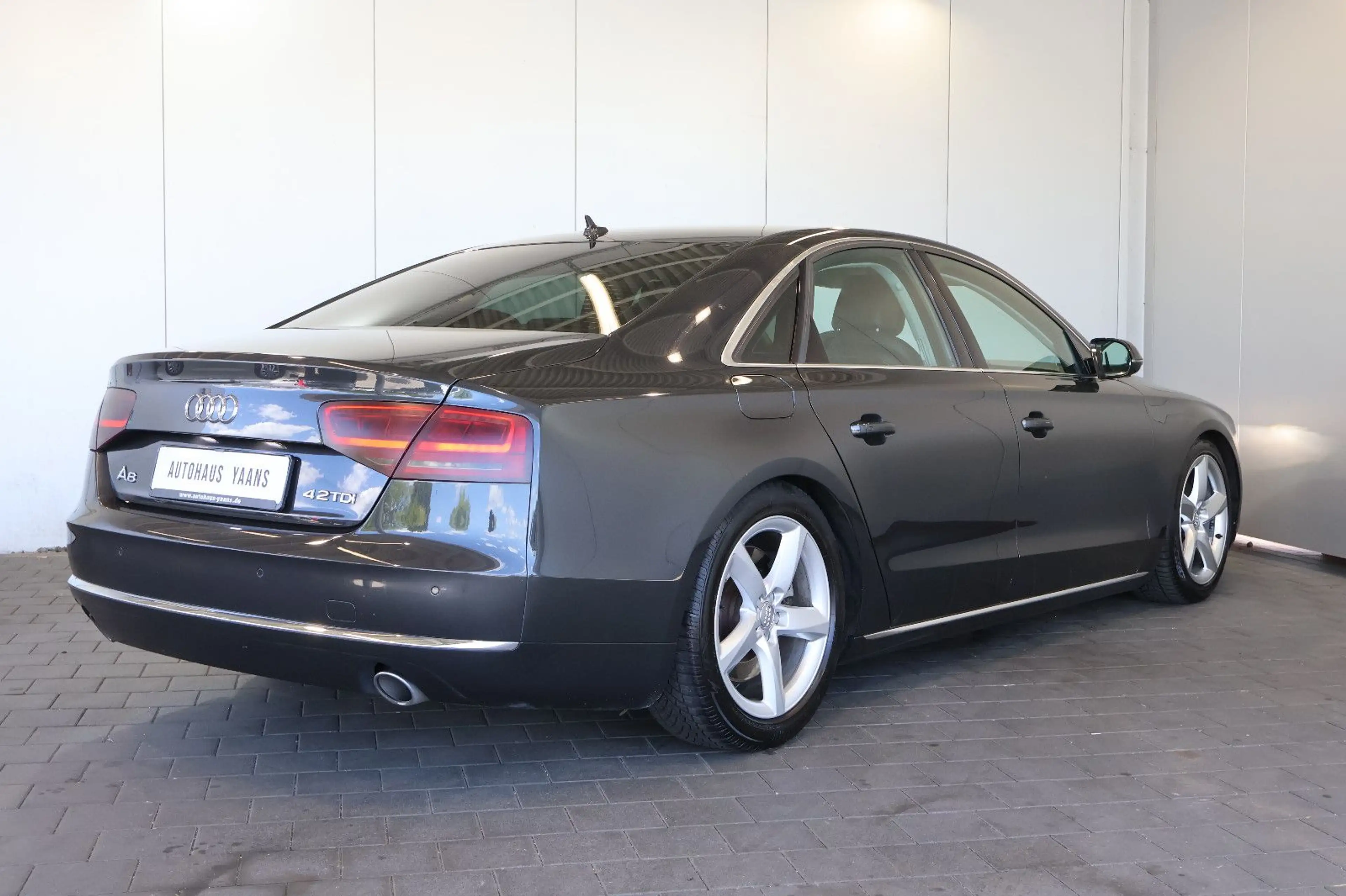 Audi A8 4.2 TDI quattro LUFT+NAVI+XEN+MEM+LEDER+GSD — photo 4