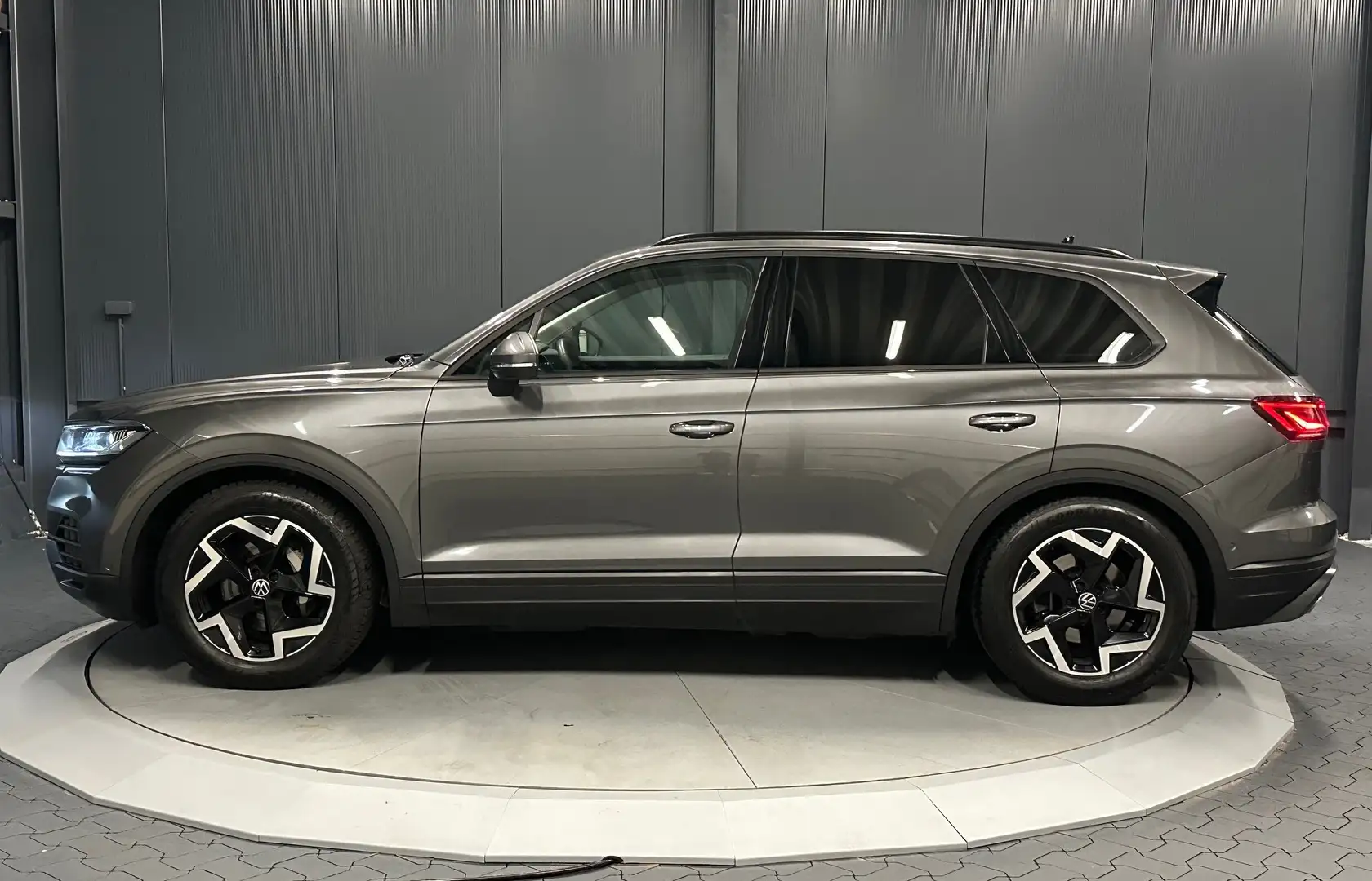Volkswagen Touareg V6 TDI 4Motion*19Zoll*LUFT*LEDER*AHK*ACC*KAMERA* Grau - 2