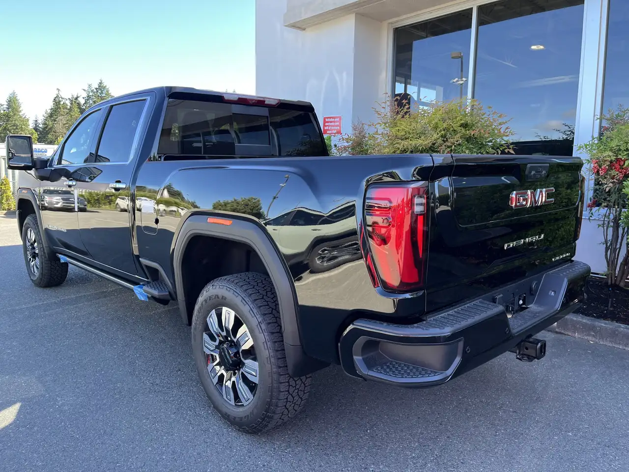 GMC Sierra 3500HD снимка GMC Sierra 3500HD