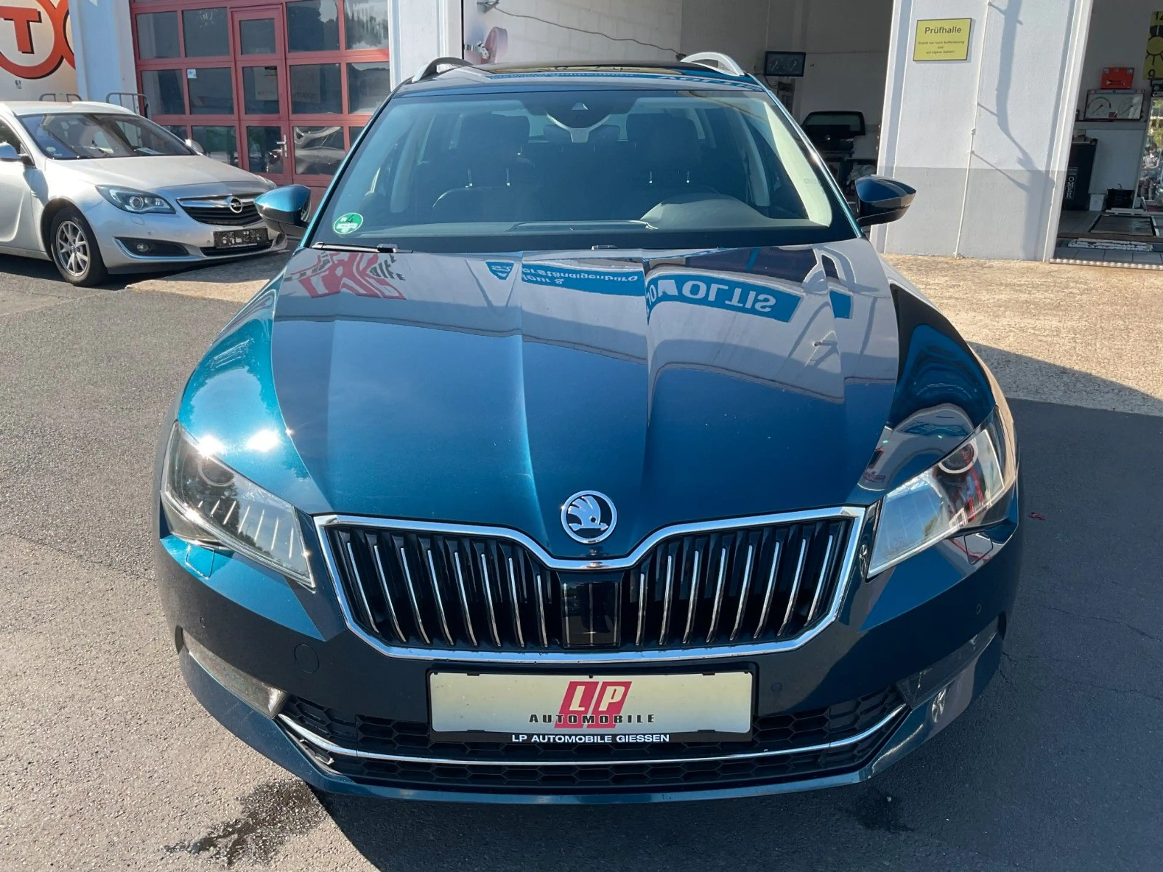 Skoda Superb Kombi 4x4 AHK Memory Leder Sitzbelüftung — photo 2