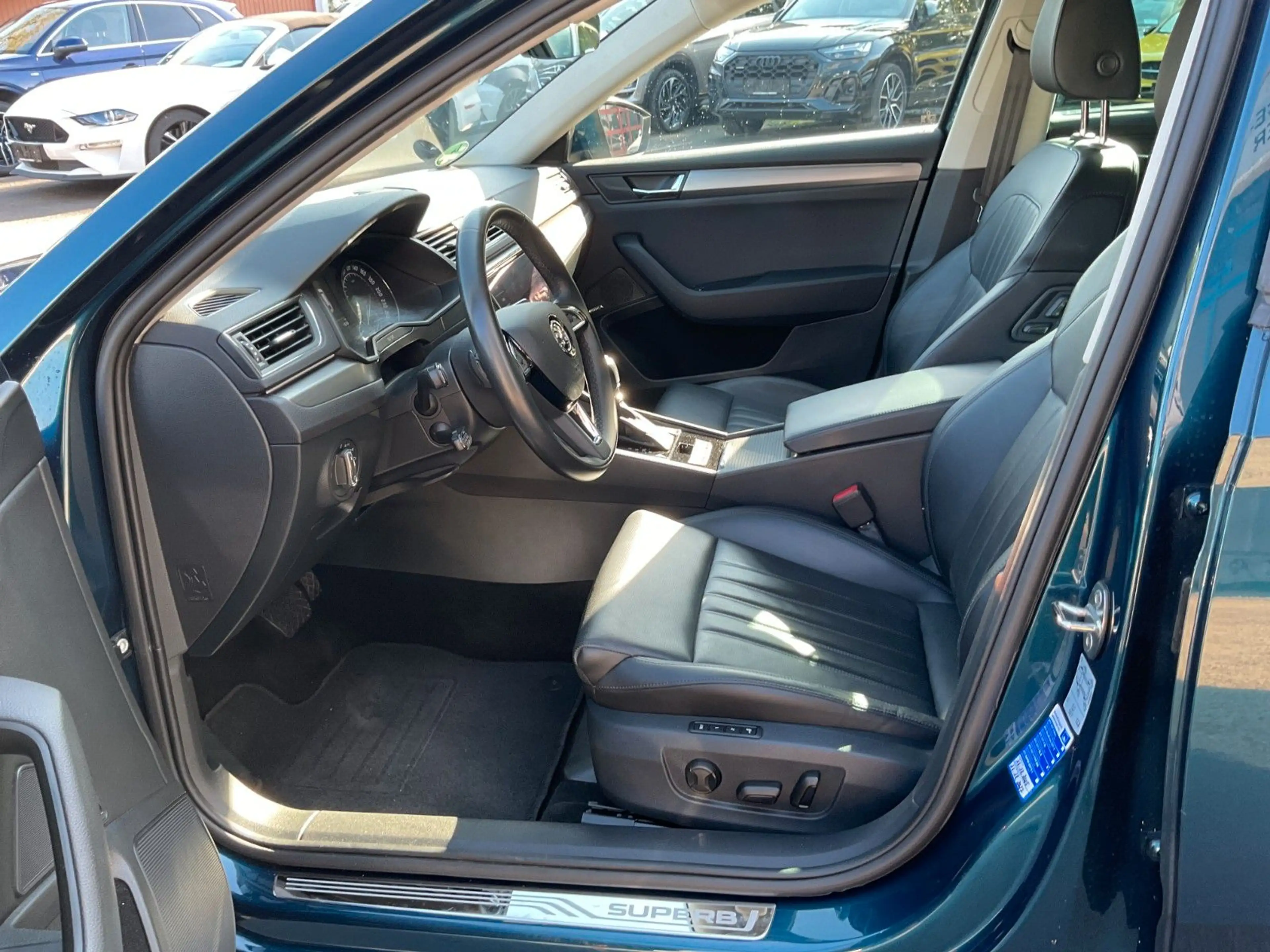 Skoda Superb Kombi 4x4 AHK Memory Leder Sitzbelüftung — photo 10