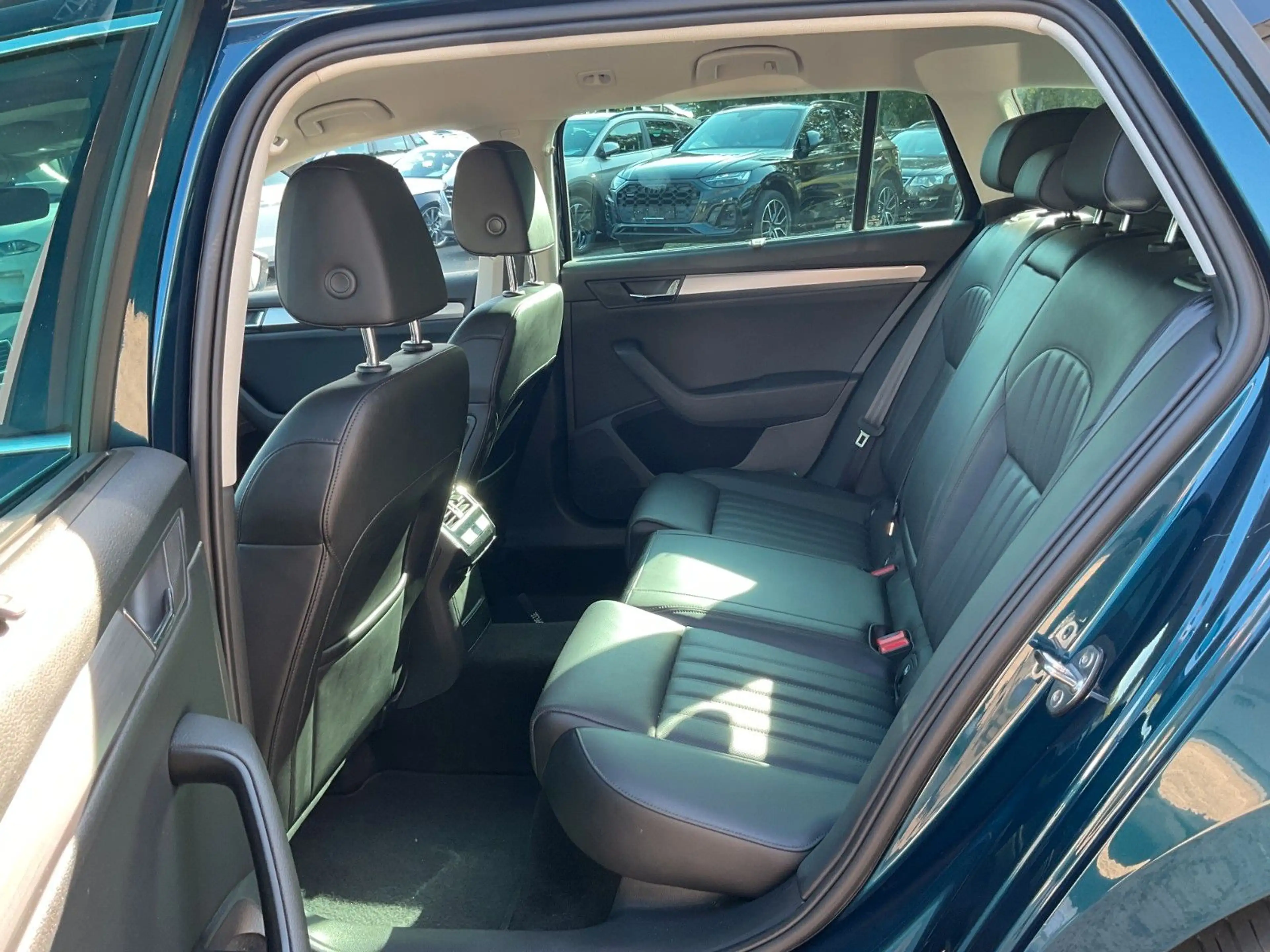 Skoda Superb Kombi 4x4 AHK Memory Leder Sitzbelüftung — photo 9