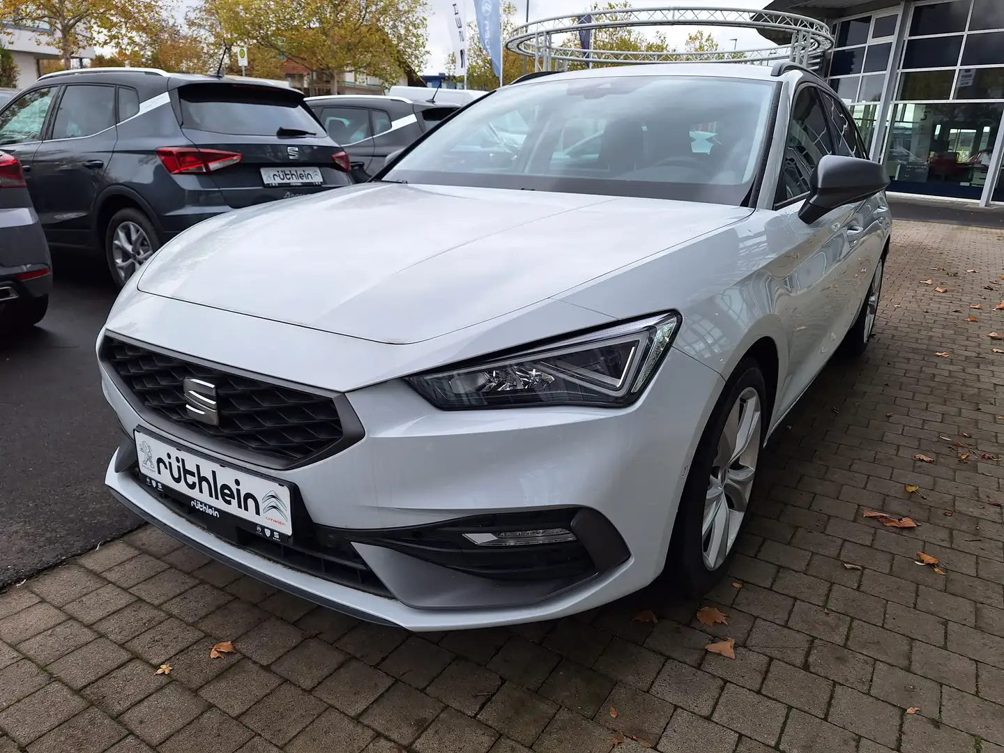 SEAT Leon FR Kombi 150 PS DSG Weiß - 1