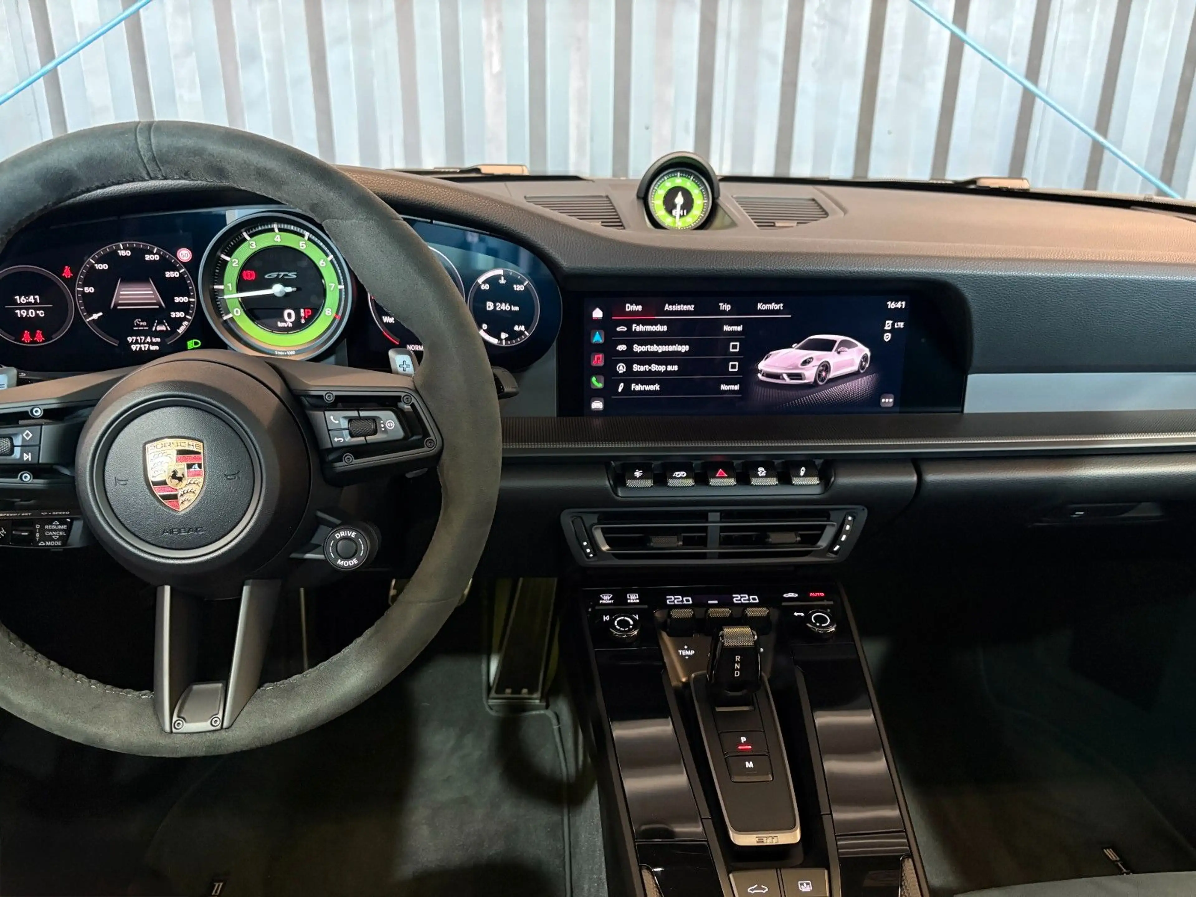 Porsche 911 992 Carrera 4 GTS (Aerokit|Approved|SportChrono) — photo 11