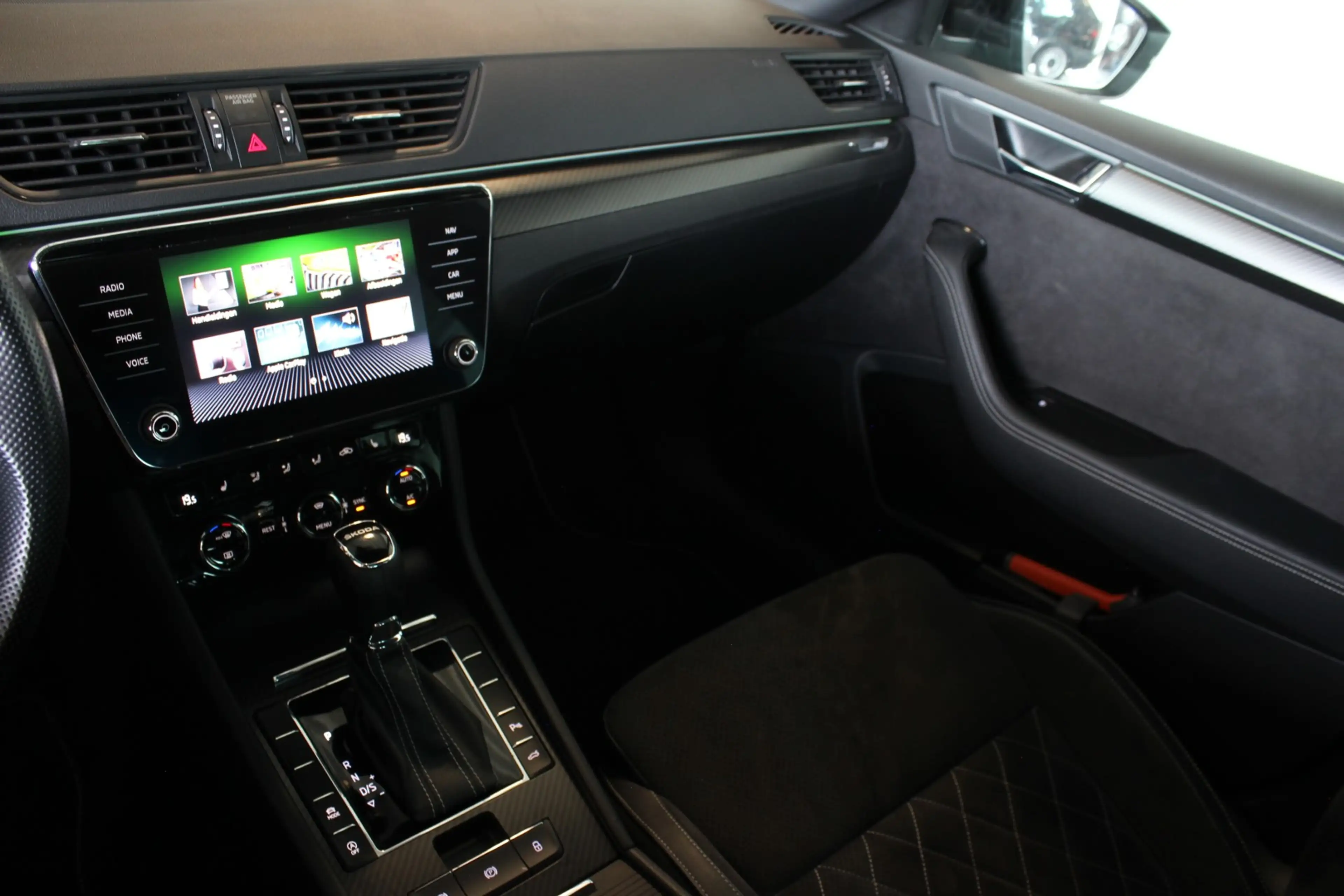 Skoda Superb Combi 1.5 TSI ACT Sportline Business Steel Grey | — photo 14