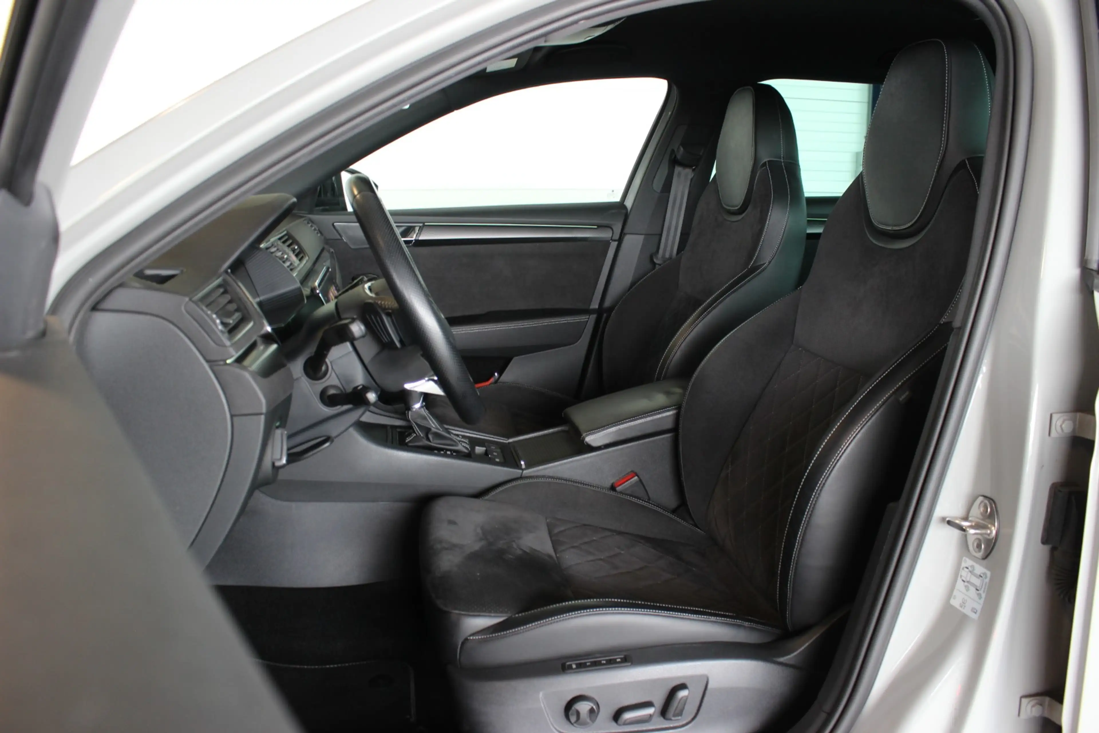 Skoda Superb Combi 1.5 TSI ACT Sportline Business Steel Grey | — photo 4