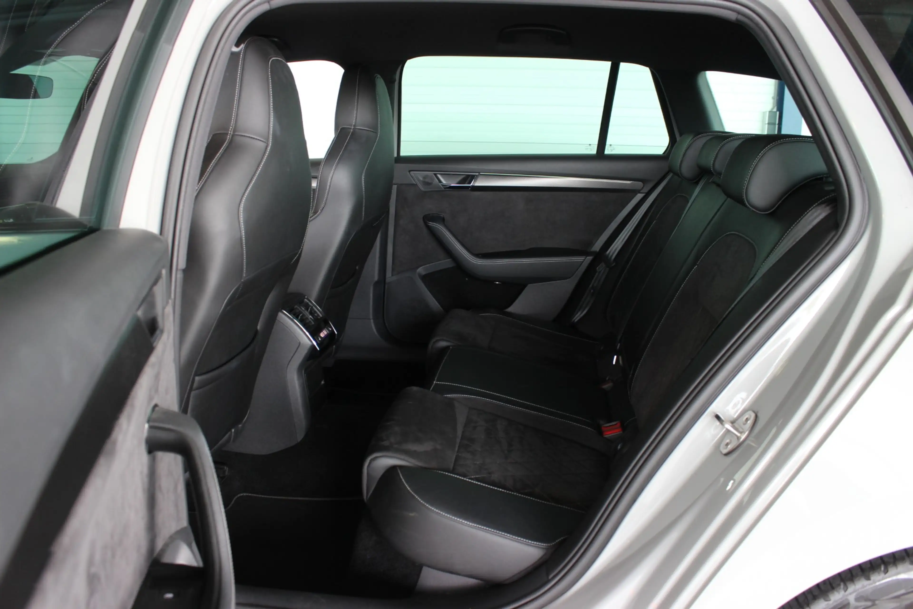 Skoda Superb Combi 1.5 TSI ACT Sportline Business Steel Grey | — photo 5