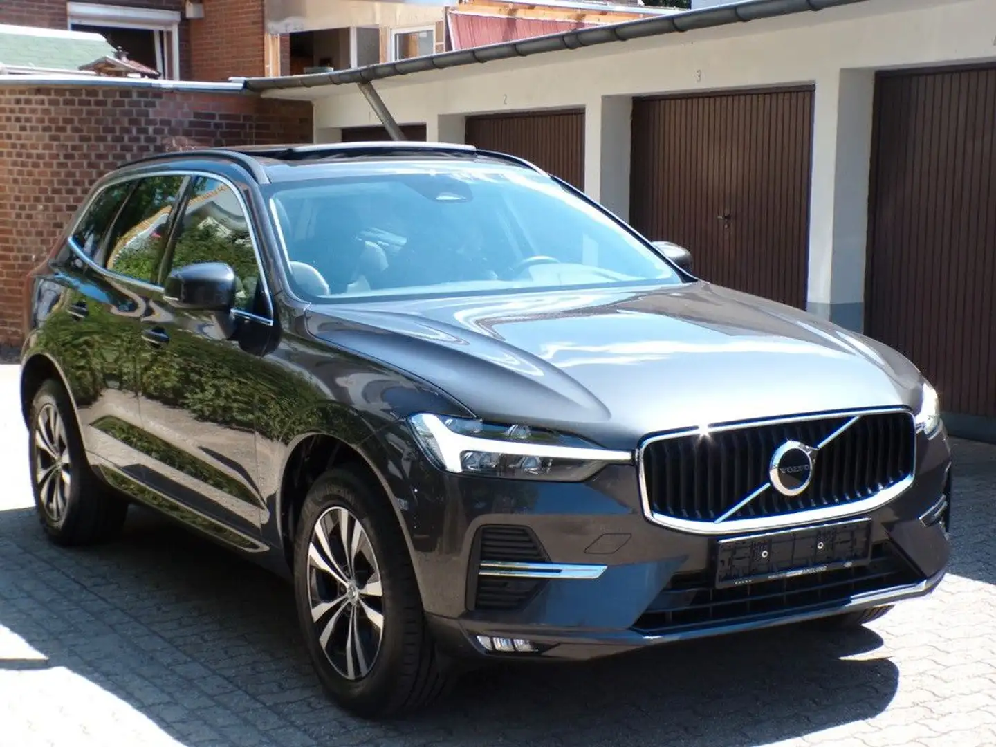 Volvo XC60 B4 AWD/Panorama/Kamera/W-Lan/Komfort/Leder Grau - 1