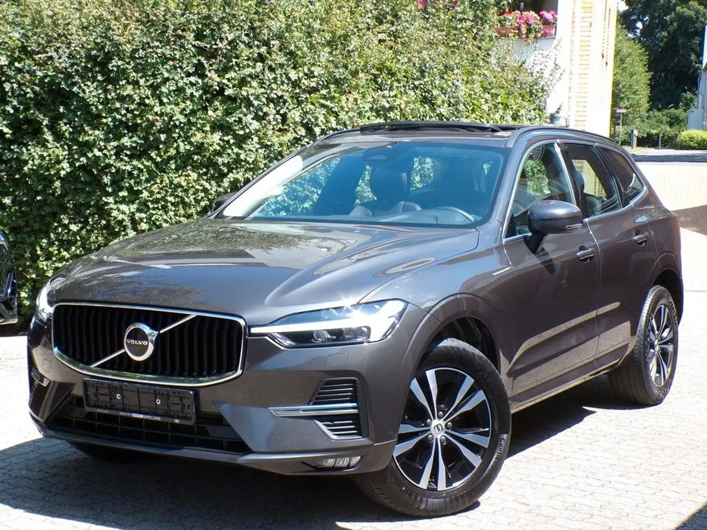 Volvo XC60 B4 AWD/Panorama/Kamera/W-Lan/Komfort/Leder Grau - 2