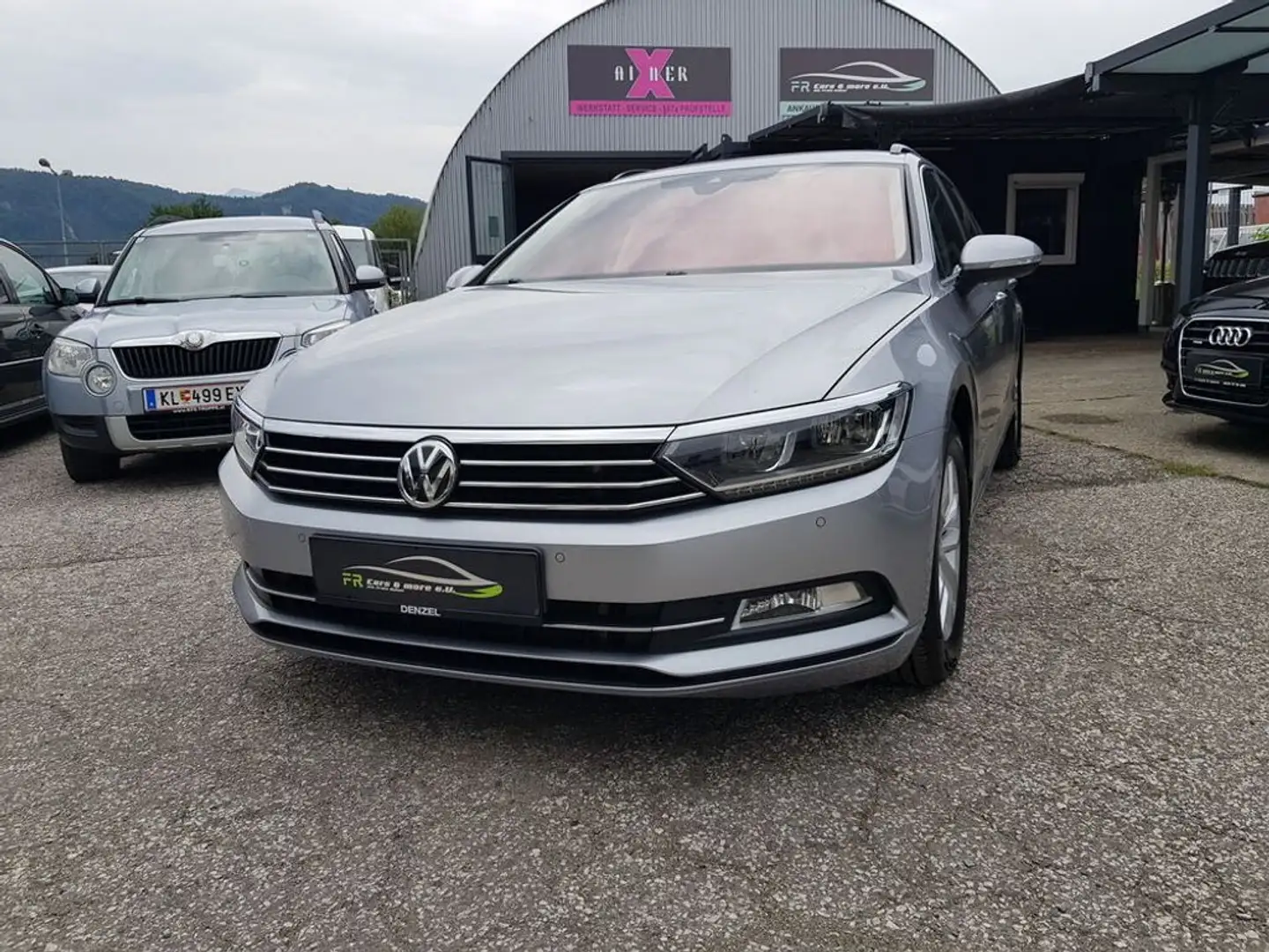 Volkswagen Passat 1,6 TDI Aut. Comfortline BMT / LED / AHV / Silber - 2